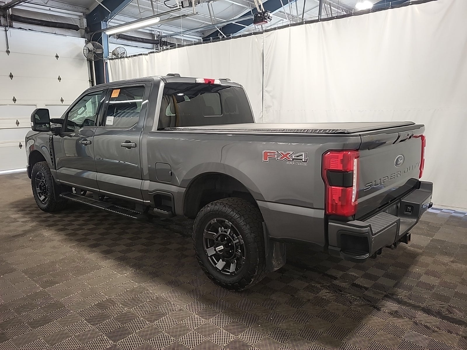2023 Ford F-250 LARIAT, 39896, Photo