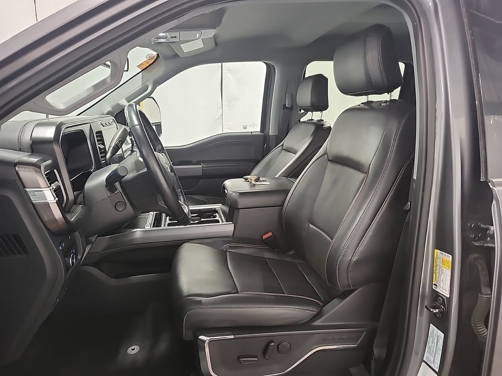 2023 Ford F-250 LARIAT, 39896, Photo