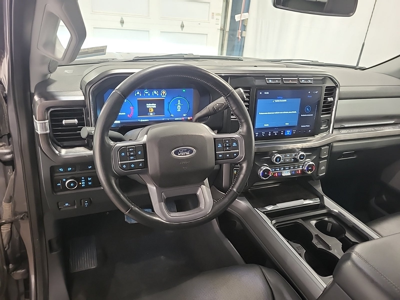 2023 Ford F-250 LARIAT, 39896, Photo