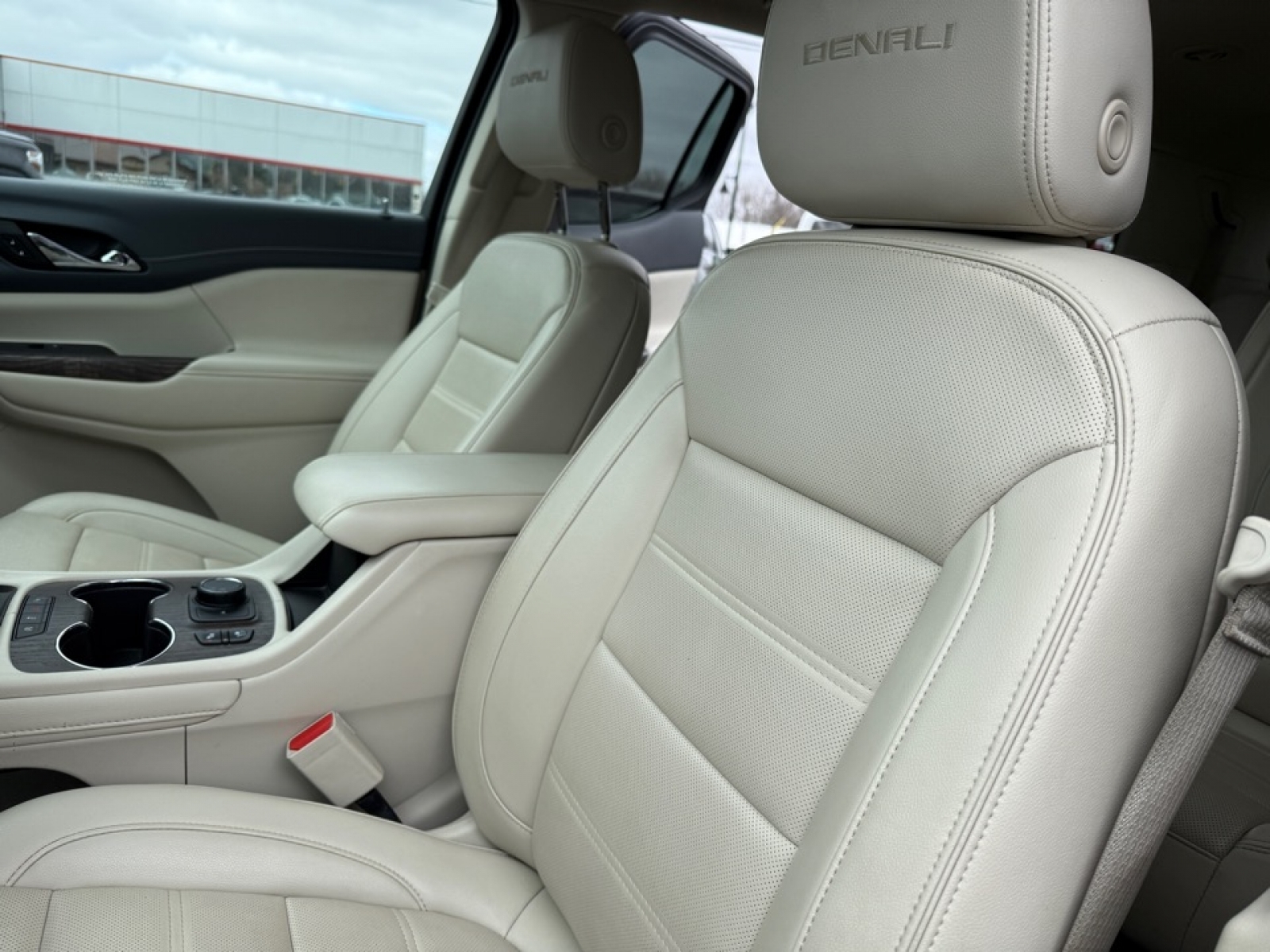 2023 GMC Acadia Denali, 39631, Photo