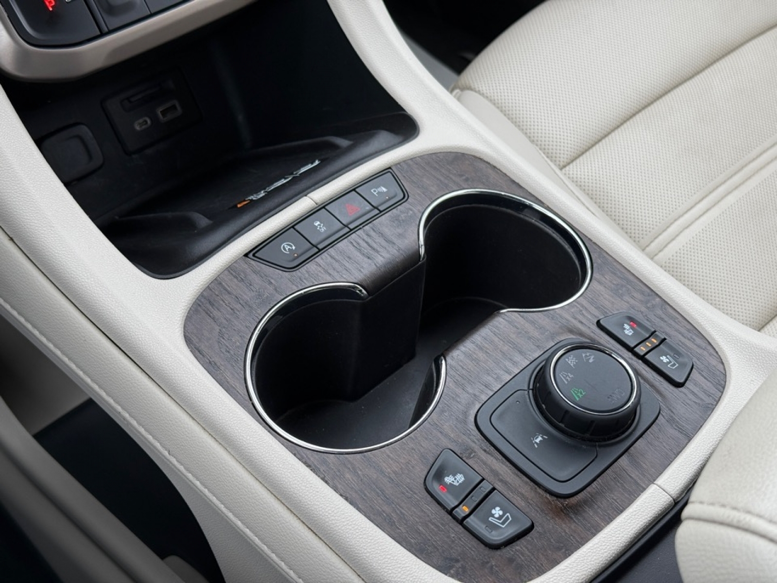 2023 GMC Acadia Denali, 39631, Photo