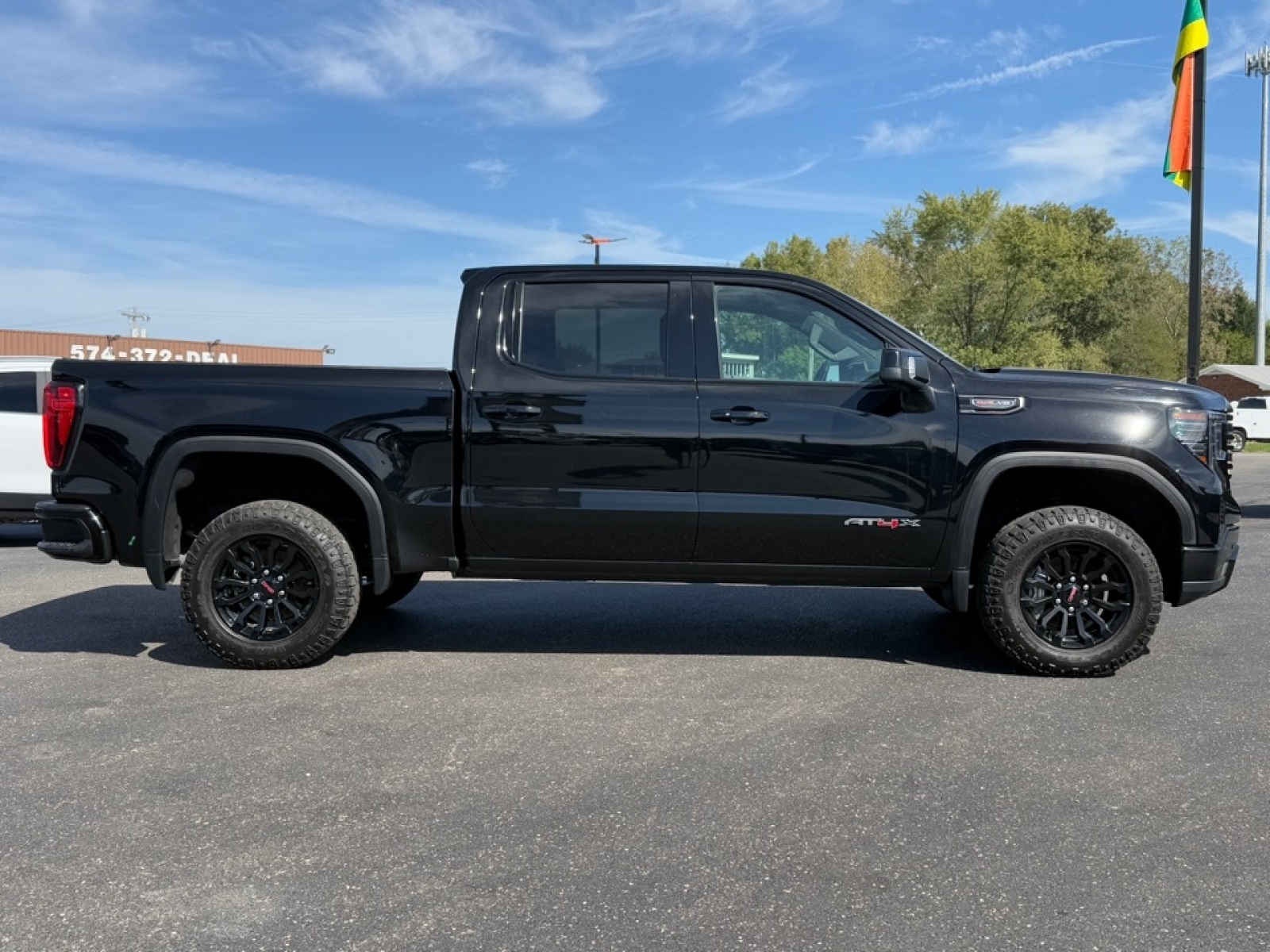 2023 GMC Sierra 1500 4WD Crew Cab Short Box AT4X, 39020, Photo