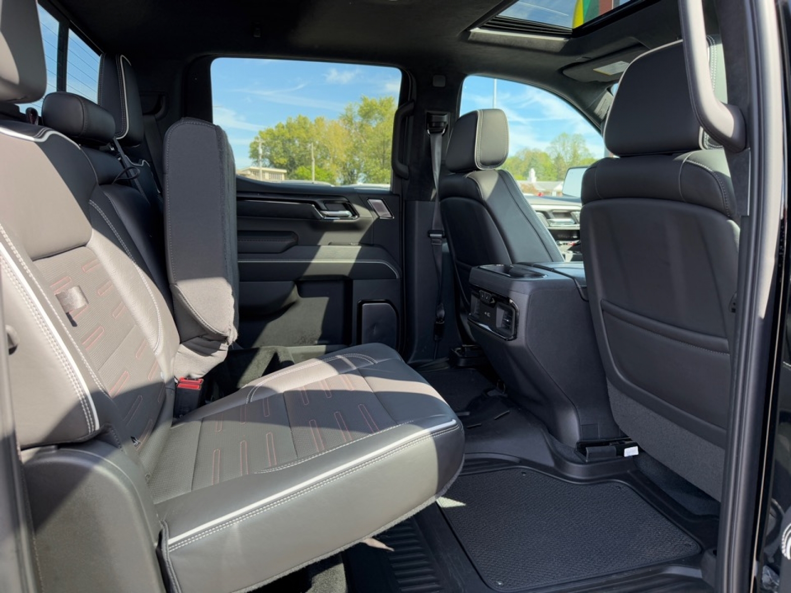 2023 GMC Sierra 1500 4WD Crew Cab Short Box AT4X, 39020, Photo