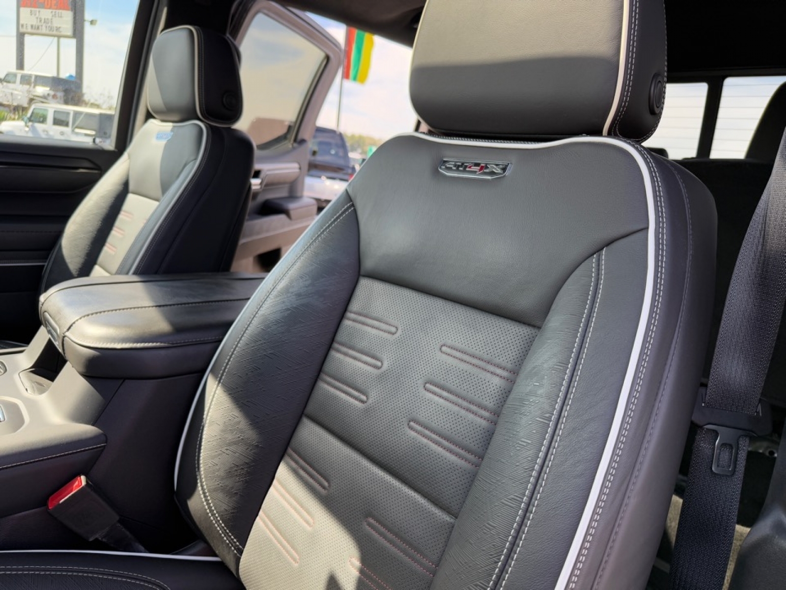 2023 GMC Sierra 1500 4WD Crew Cab Short Box AT4X, 39020, Photo