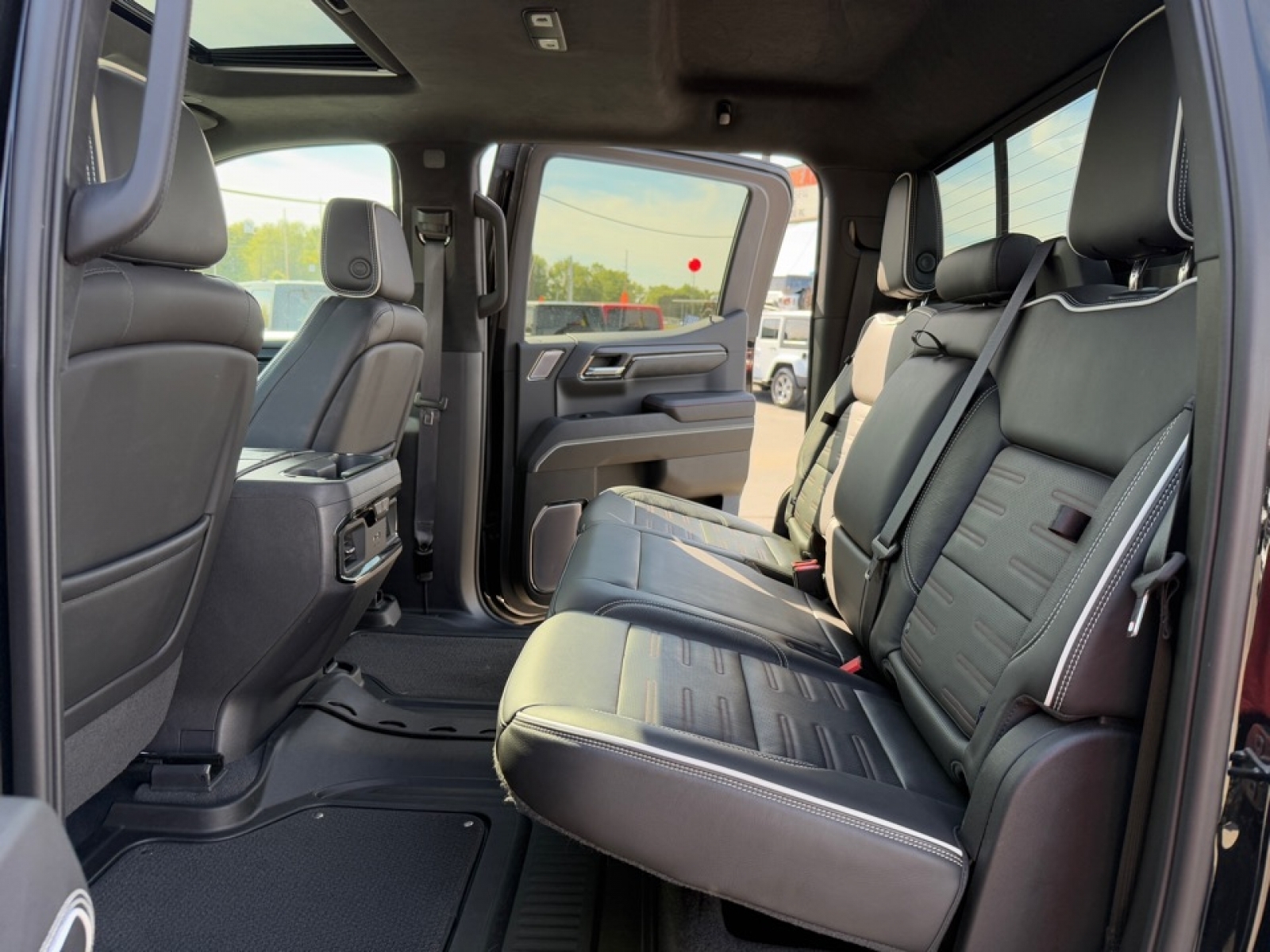 2023 GMC Sierra 1500 4WD Crew Cab Short Box AT4X, 39020, Photo