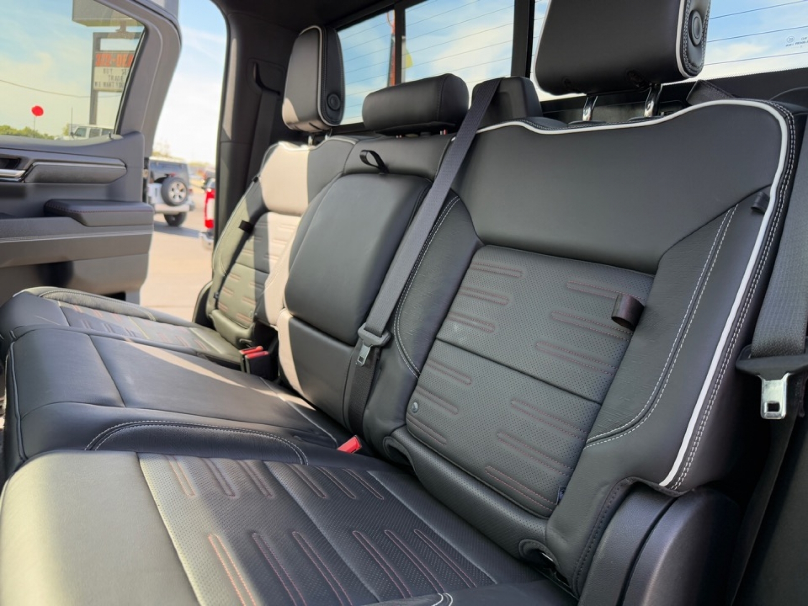 2023 GMC Sierra 1500 4WD Crew Cab Short Box AT4X, 39020, Photo