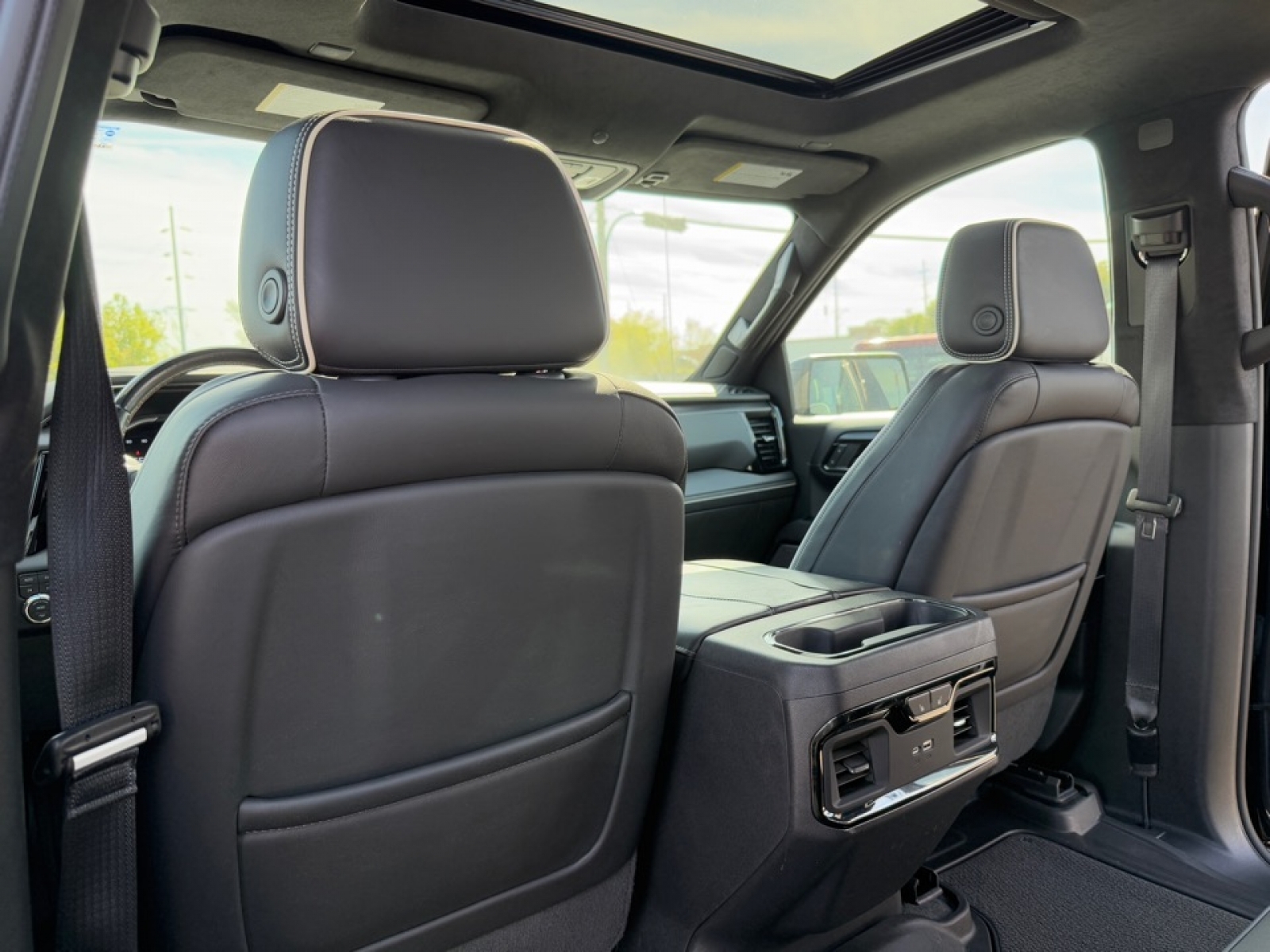 2023 GMC Sierra 1500 4WD Crew Cab Short Box AT4X, 39020, Photo