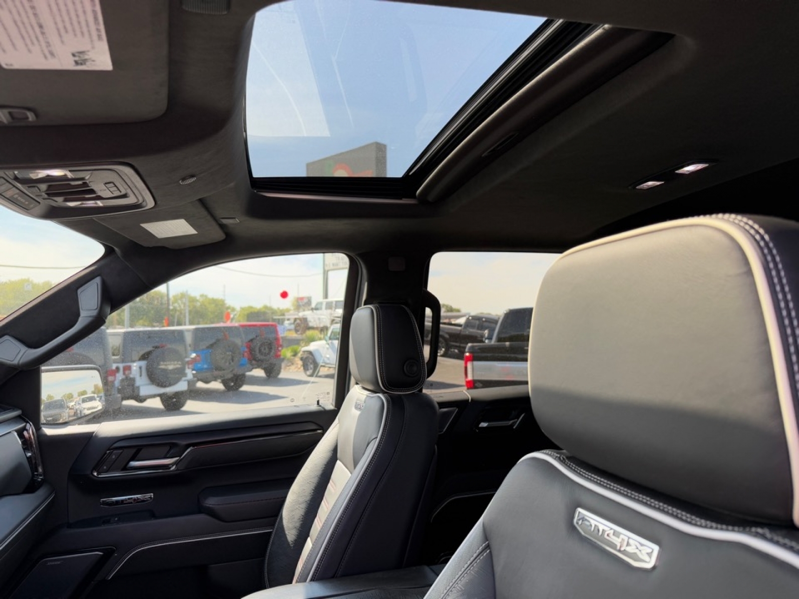 2023 GMC Sierra 1500 4WD Crew Cab Short Box AT4X, 39020, Photo