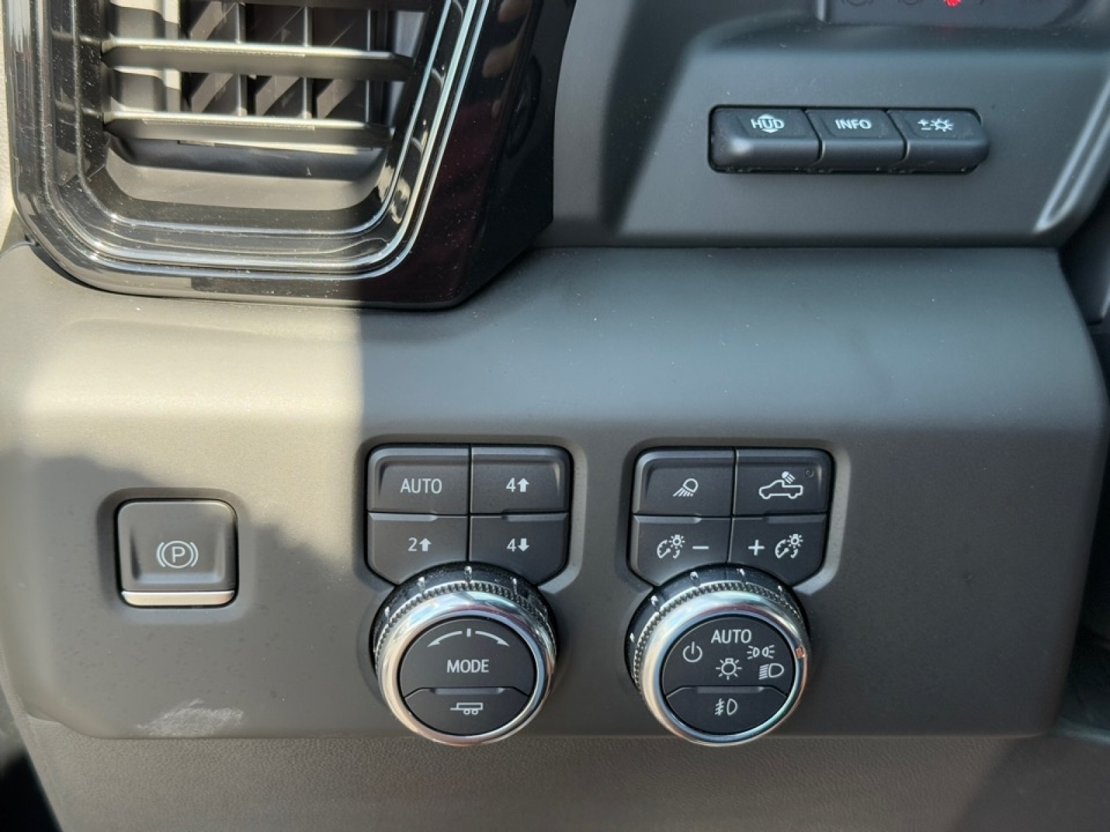 2023 GMC Sierra 1500 4WD Crew Cab Short Box AT4X, 39020, Photo