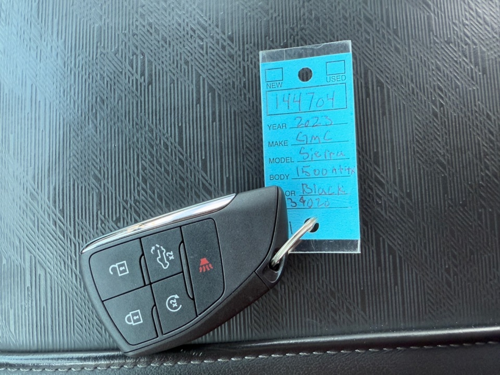 2023 GMC Sierra 1500 4WD Crew Cab Short Box AT4X, 39020, Photo