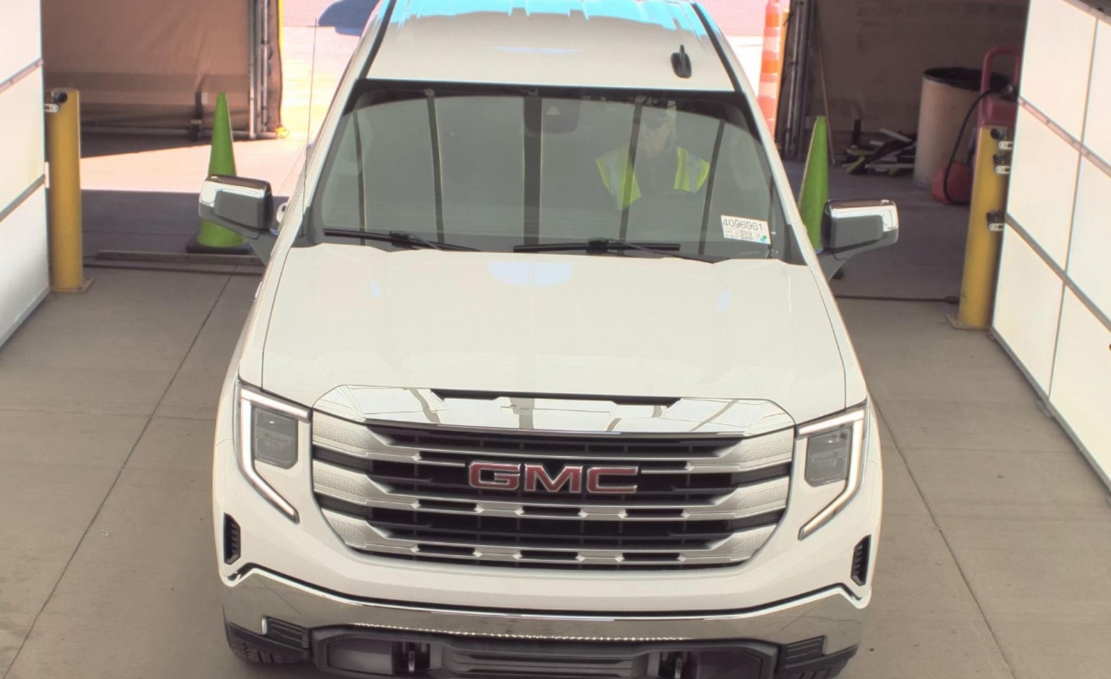 2023 GMC Sierra 1500 4WD Crew Cab Short Box SLE, 39823, Photo