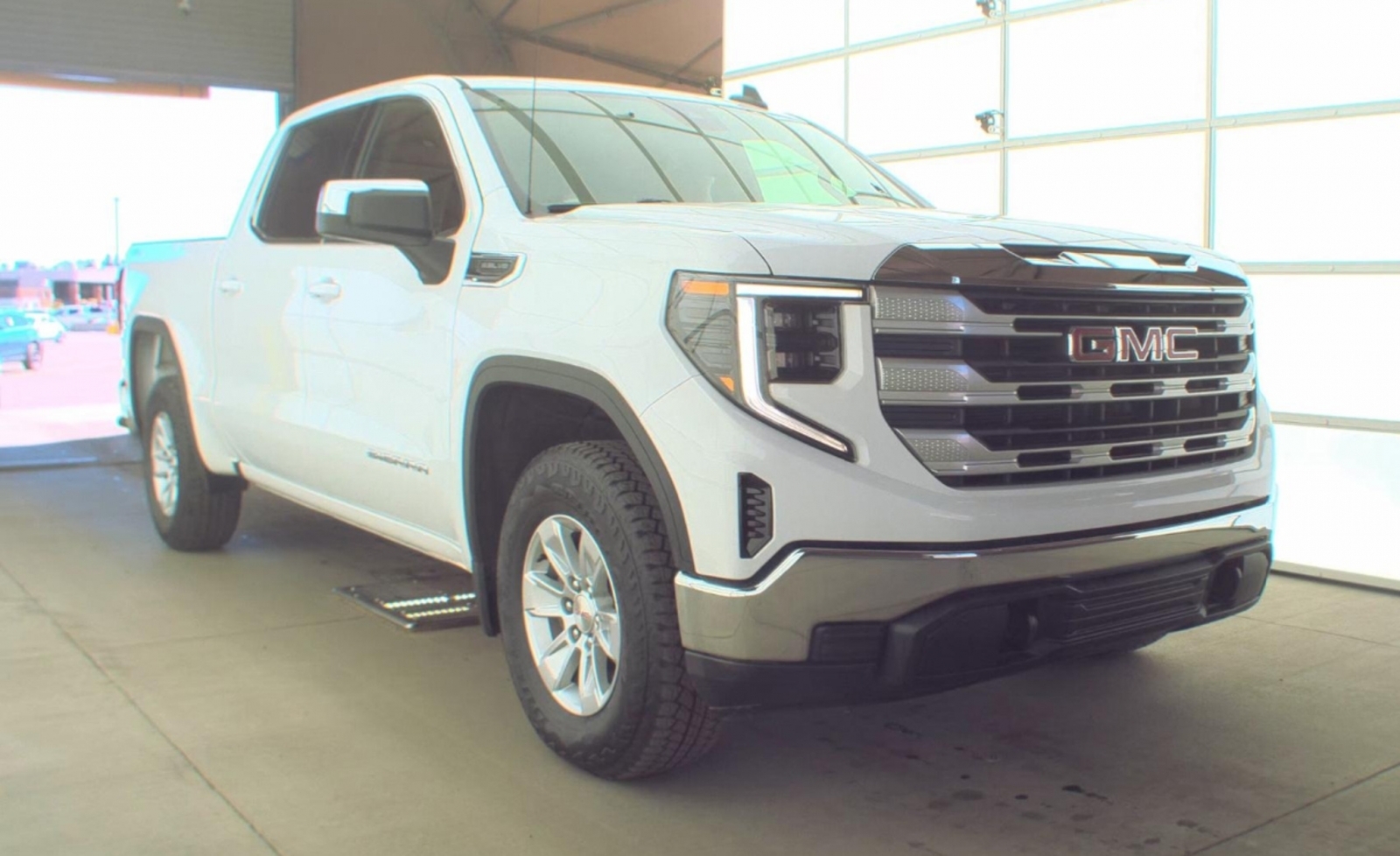 2023 GMC Sierra 1500 4WD Crew Cab Short Box SLE, 39823, Photo