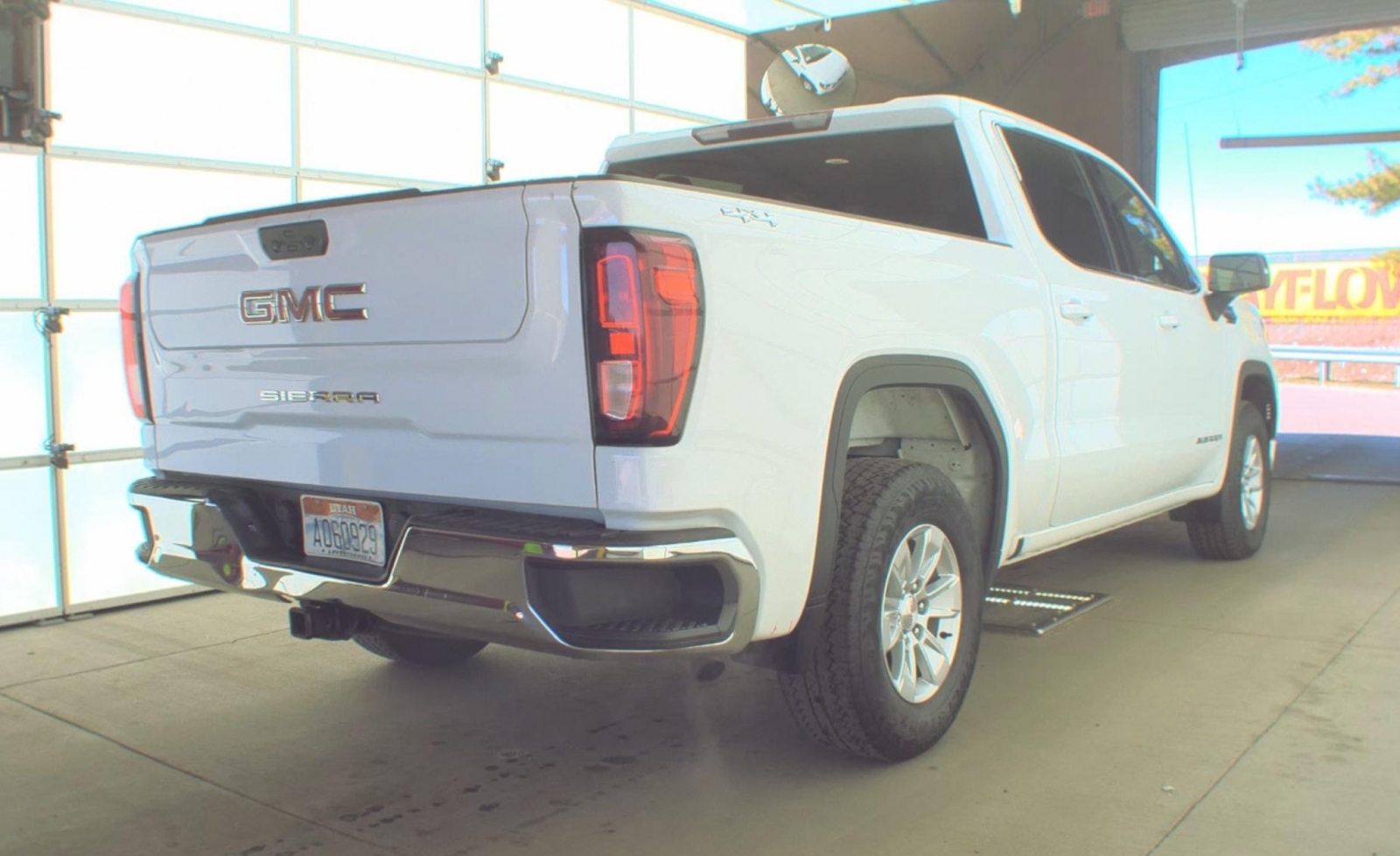 2023 GMC Sierra 1500 4WD Crew Cab Short Box SLE, 39823, Photo