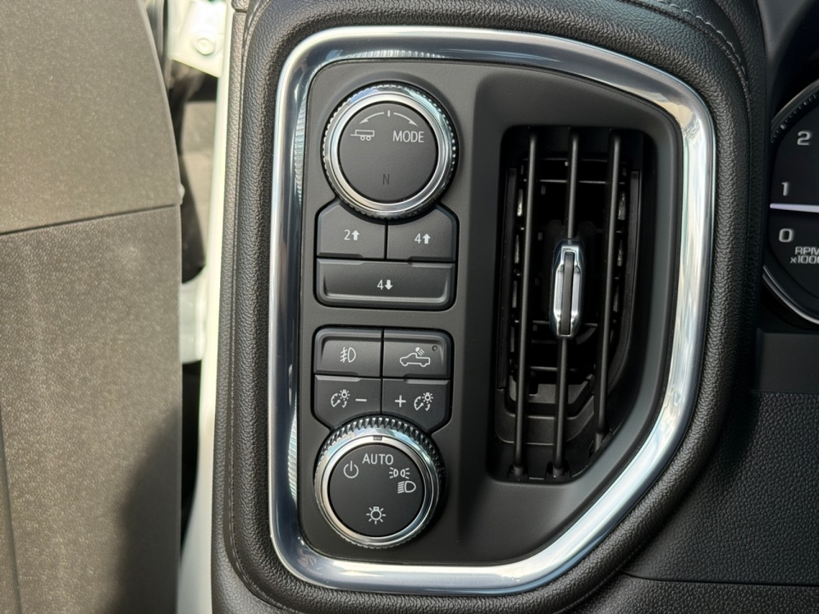 2023 GMC Sierra 2500HD 4WD Crew Cab Standard Bed SLE, 38961, Photo