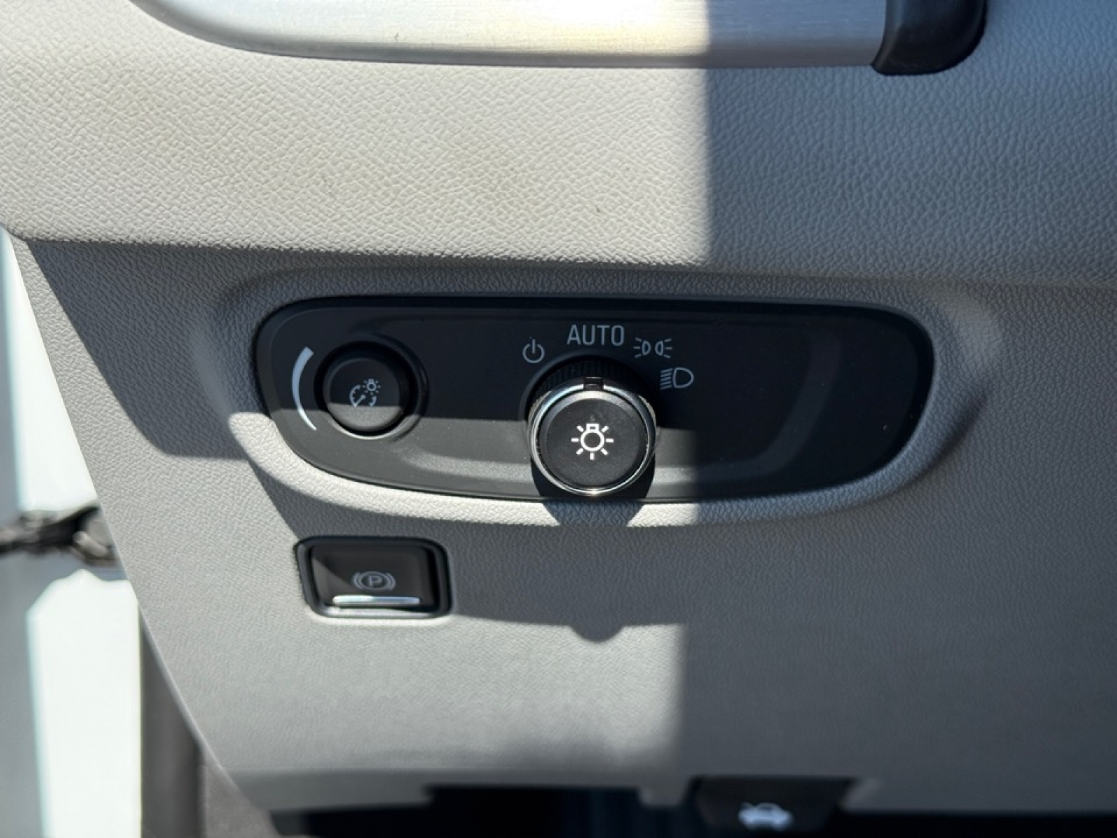 2023 GMC Terrain AWD SLE, 38853, Photo