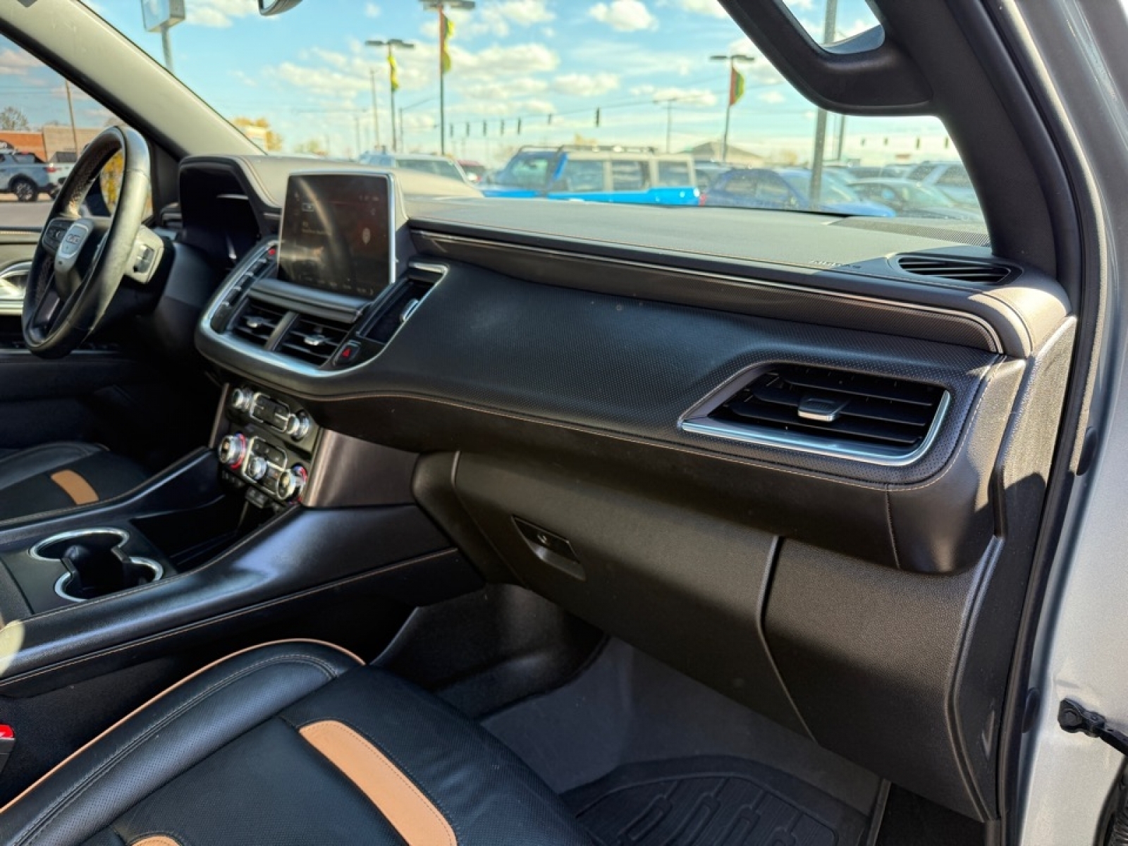 2023 GMC Yukon 4WD AT4, 38697B, Photo