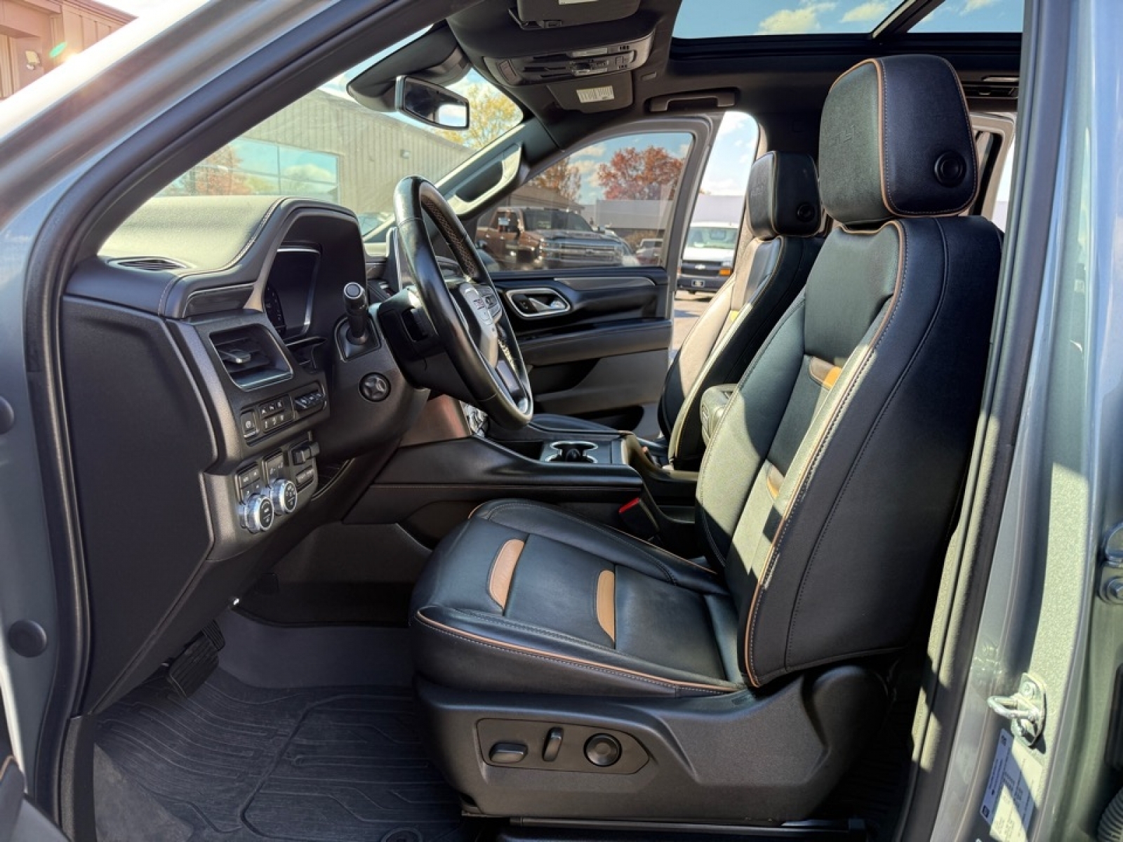 2023 GMC Yukon 4WD AT4, 38697B, Photo