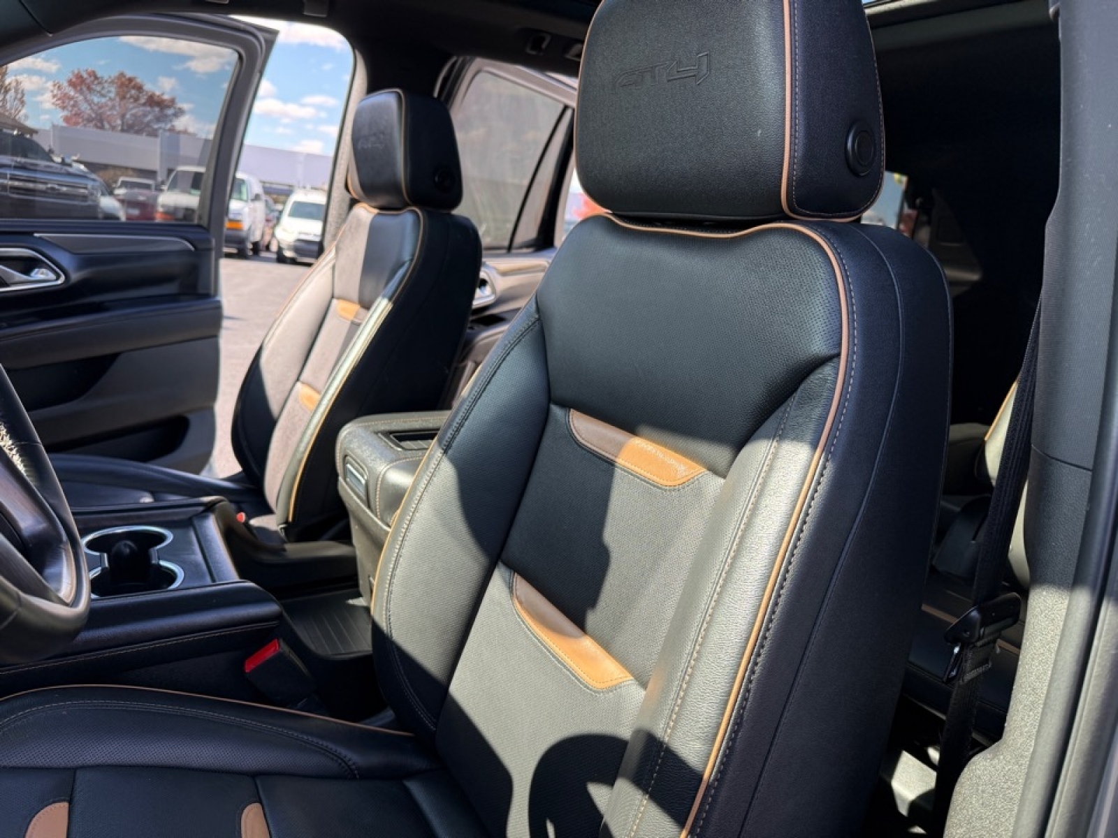 2023 GMC Yukon 4WD AT4, 38697B, Photo