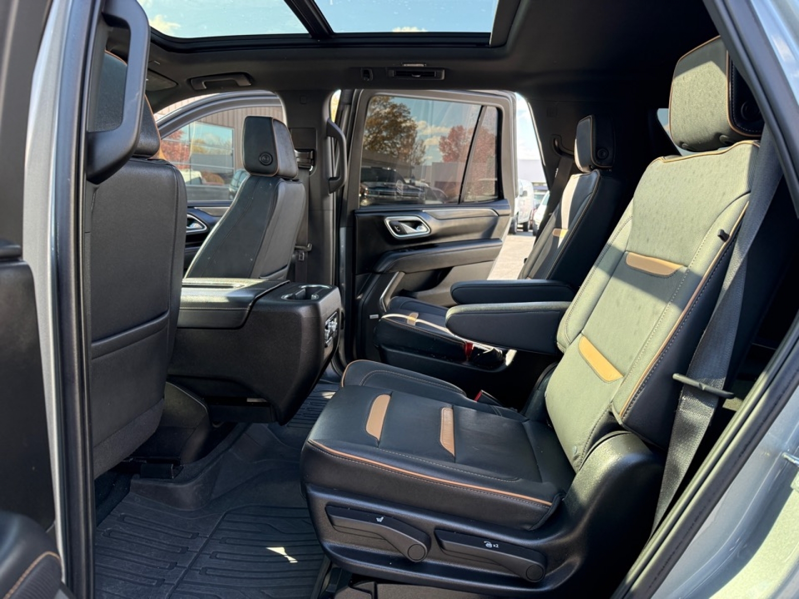 2023 GMC Yukon 4WD AT4, 38697B, Photo