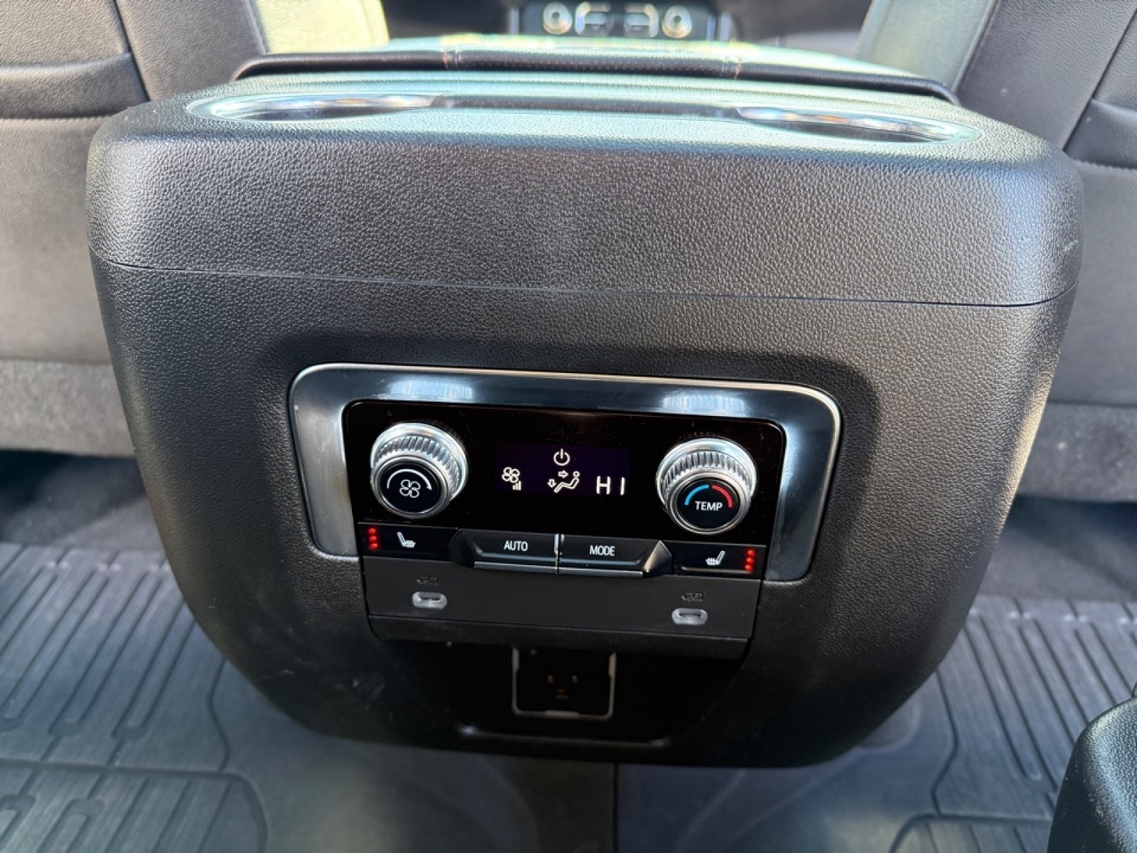 2023 GMC Yukon 4WD AT4, 38697B, Photo