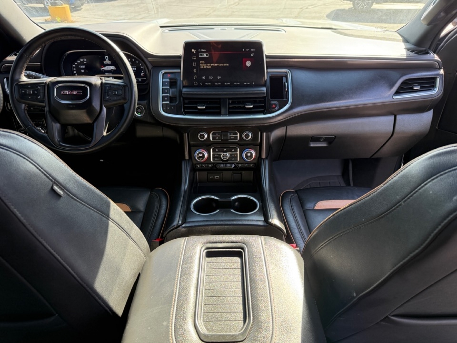 2023 GMC Yukon 4WD AT4, 38697B, Photo