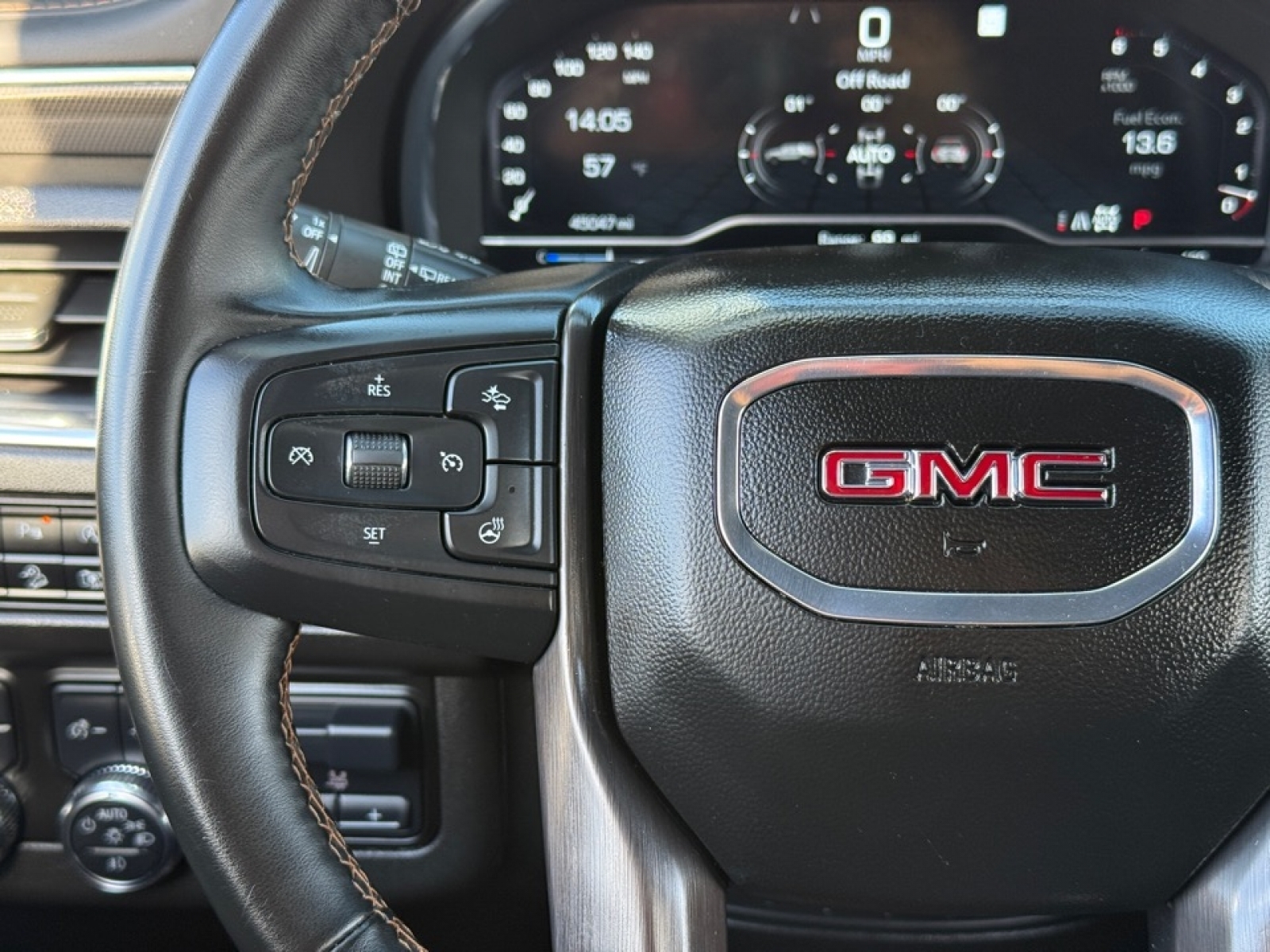 2023 GMC Yukon 4WD AT4, 38697B, Photo
