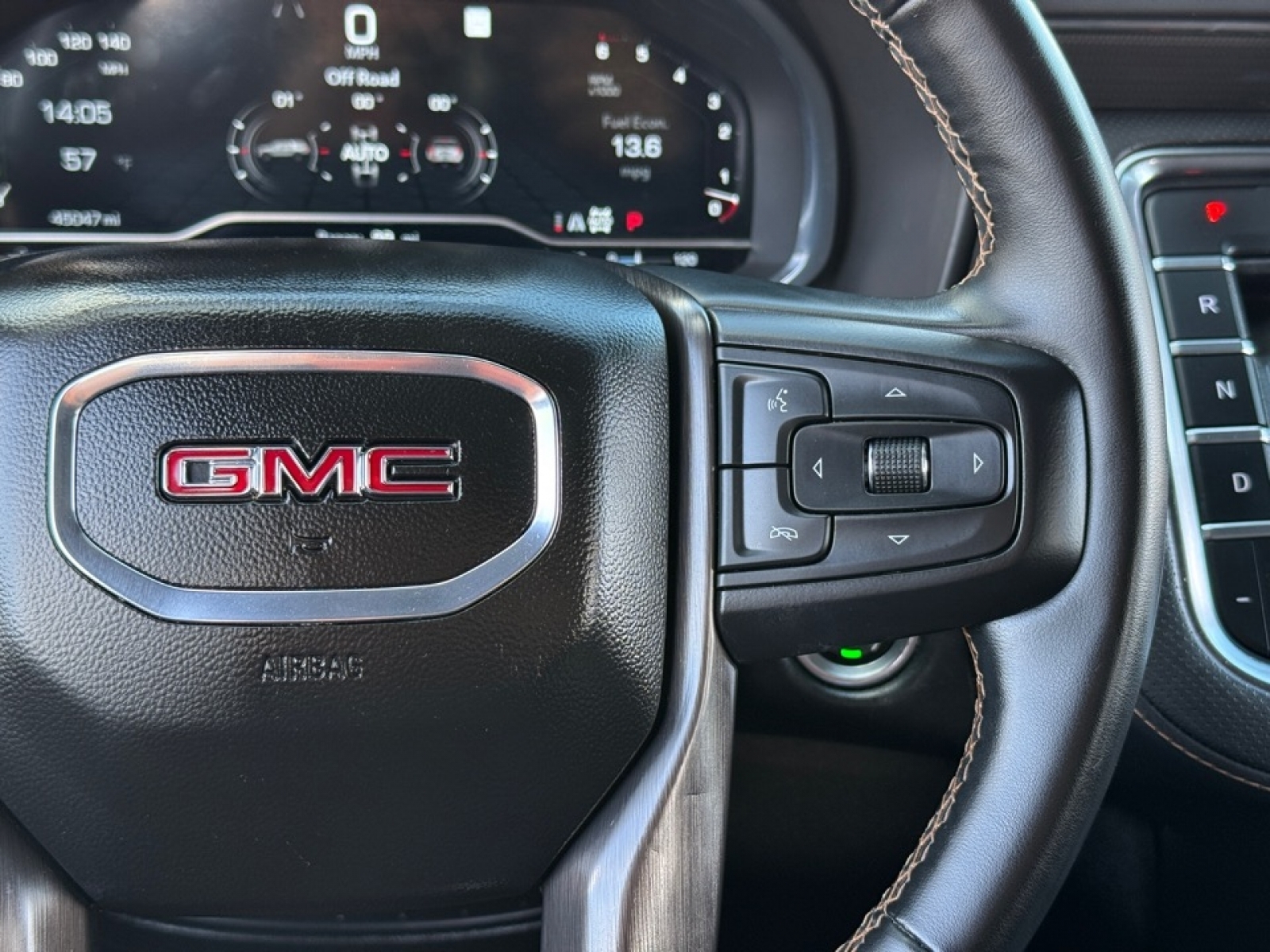 2023 GMC Yukon 4WD AT4, 38697B, Photo