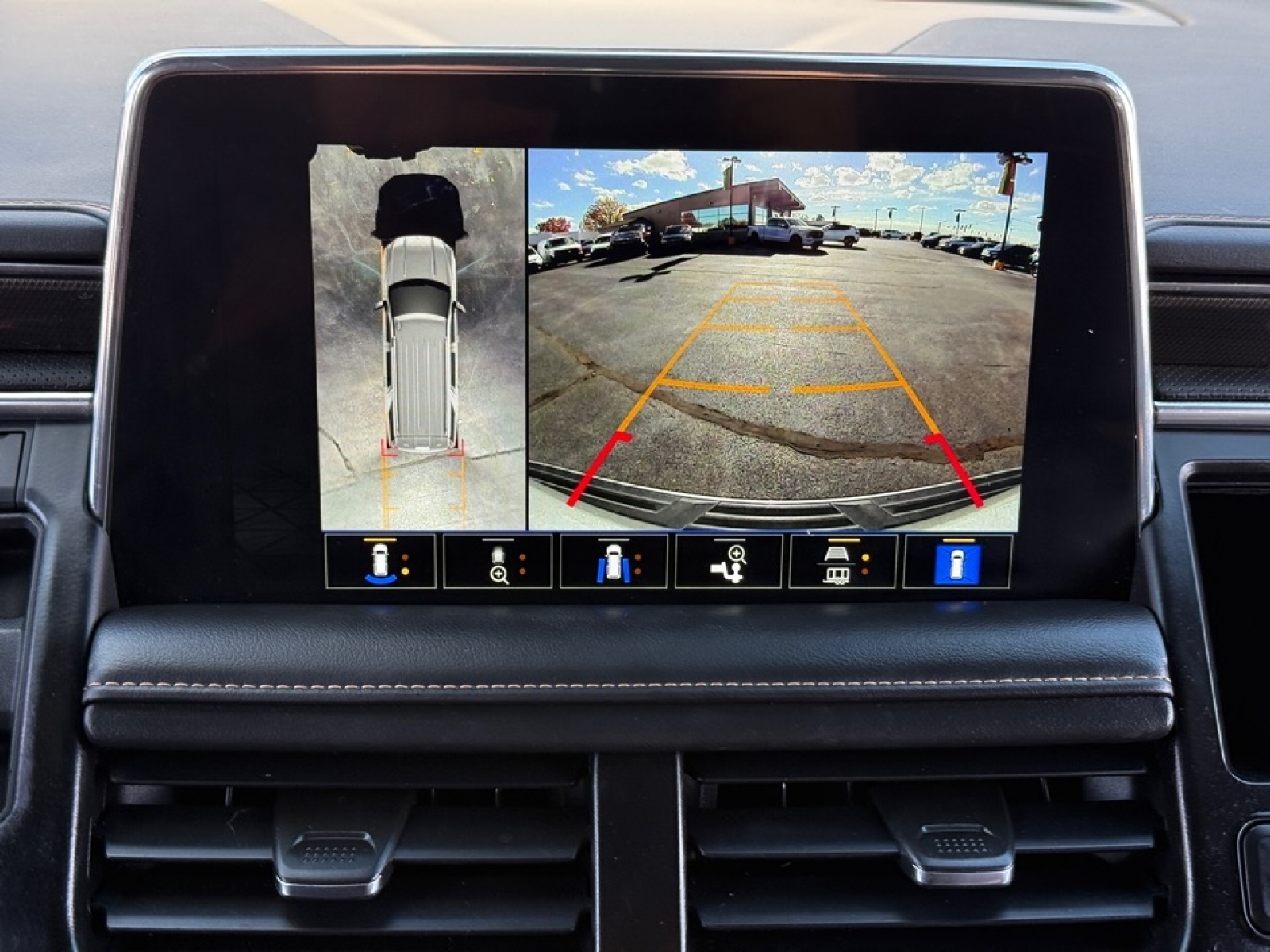 2023 GMC Yukon 4WD AT4, 38697B, Photo