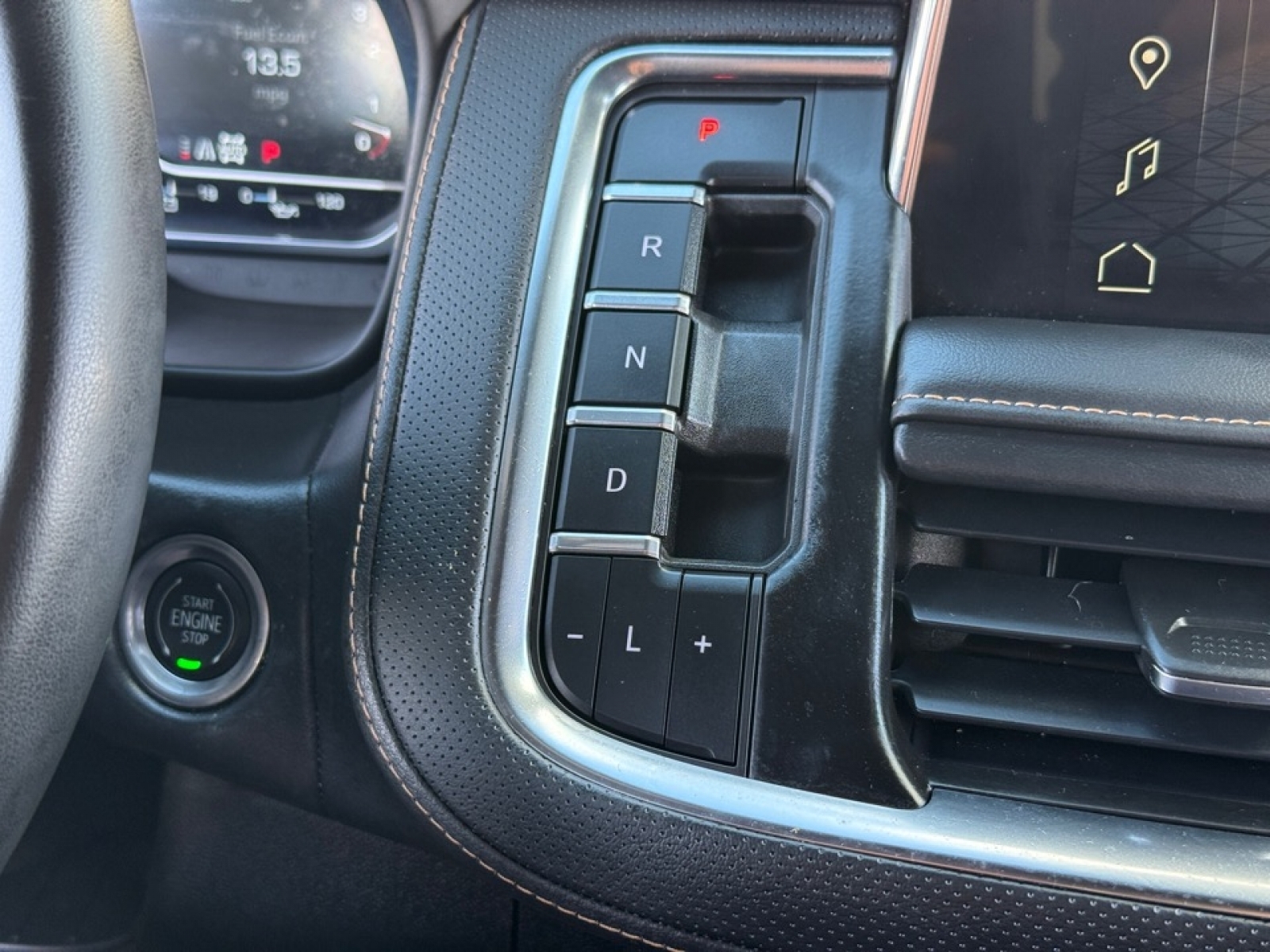 2023 GMC Yukon 4WD AT4, 38697B, Photo