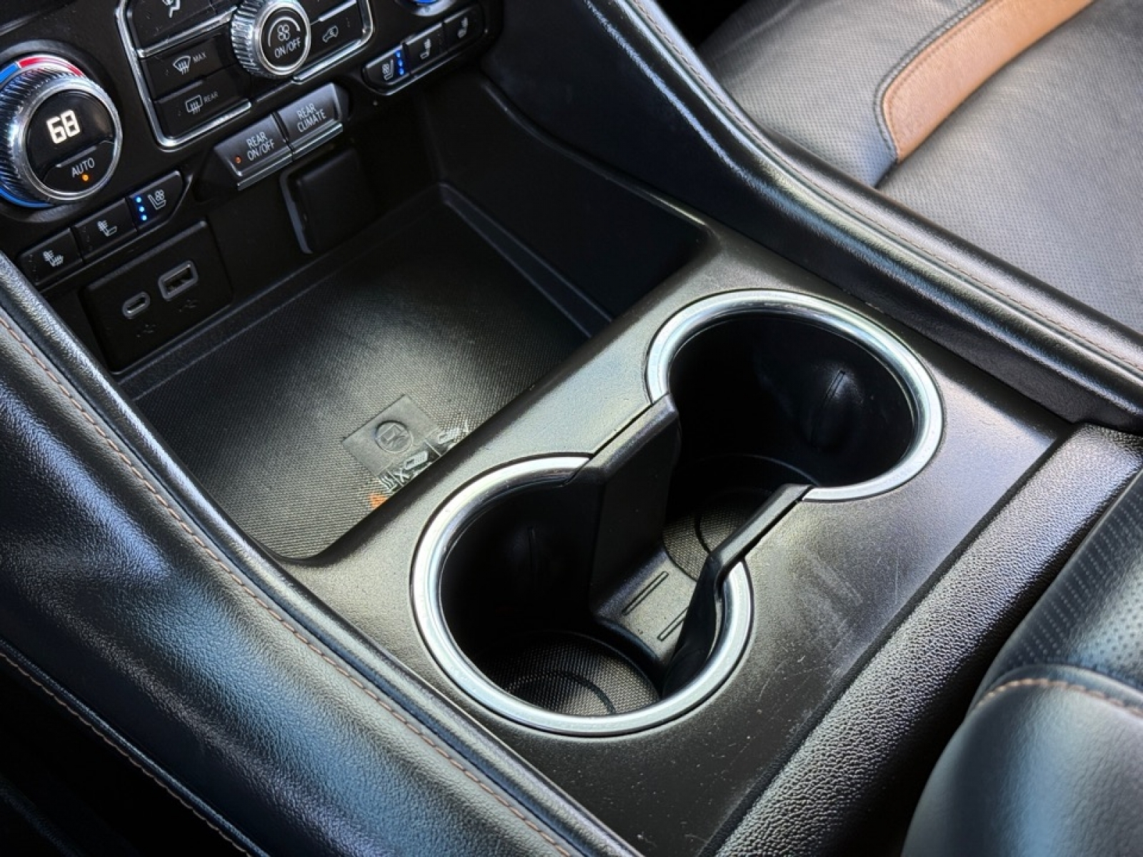 2023 GMC Yukon 4WD AT4, 38697B, Photo