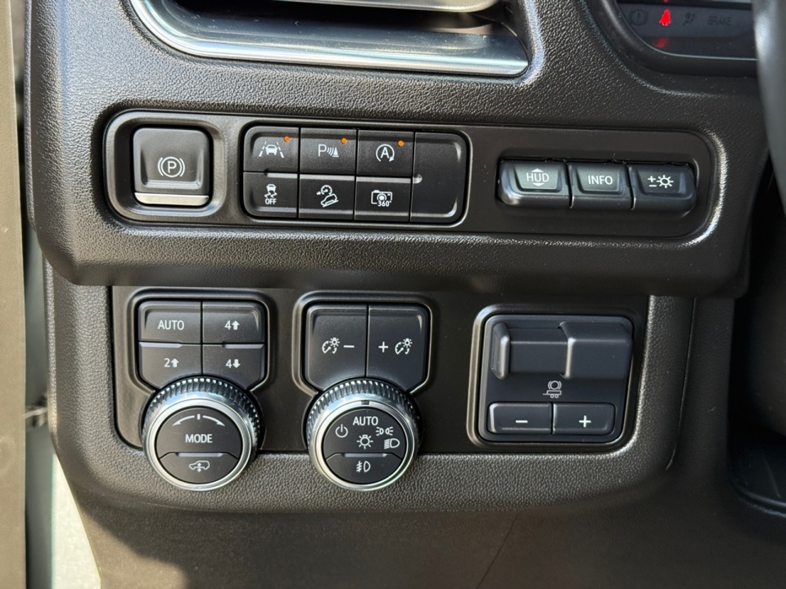 2023 GMC Yukon 4WD AT4, 38697B, Photo