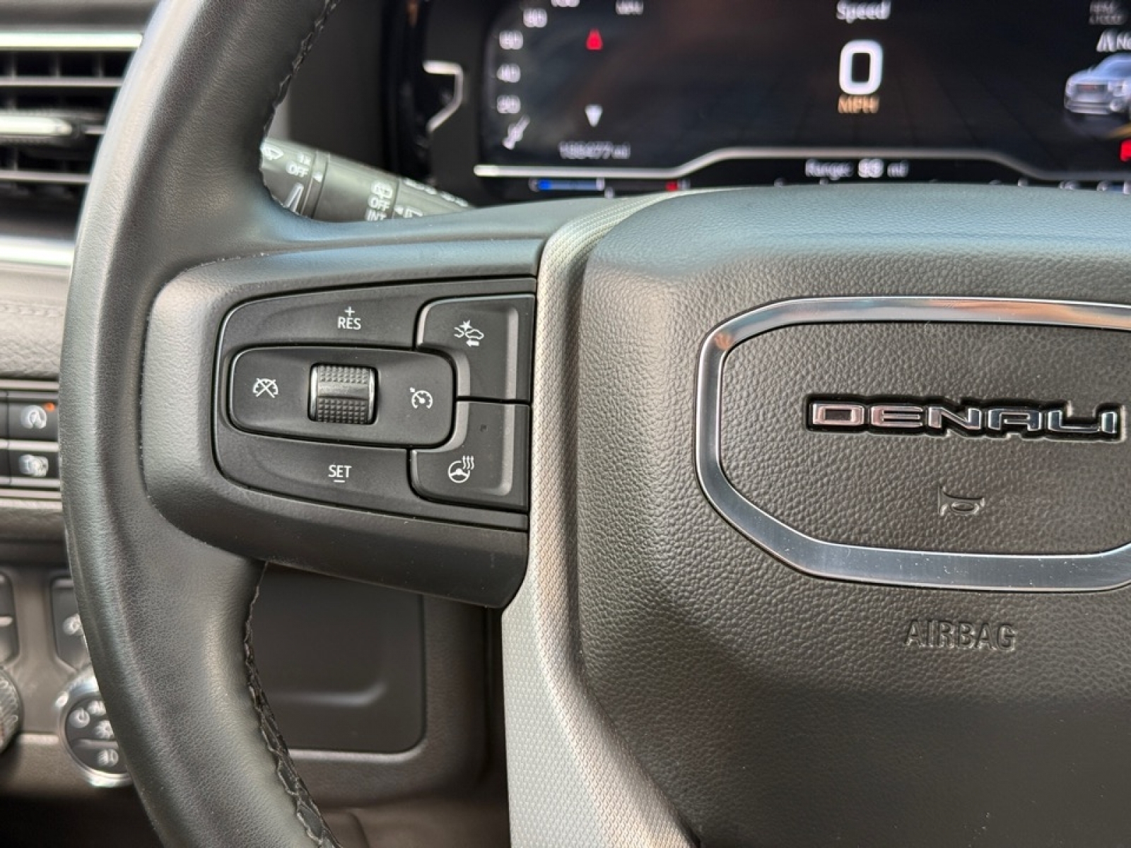 2023 GMC Yukon 4WD Denali, 39800, Photo
