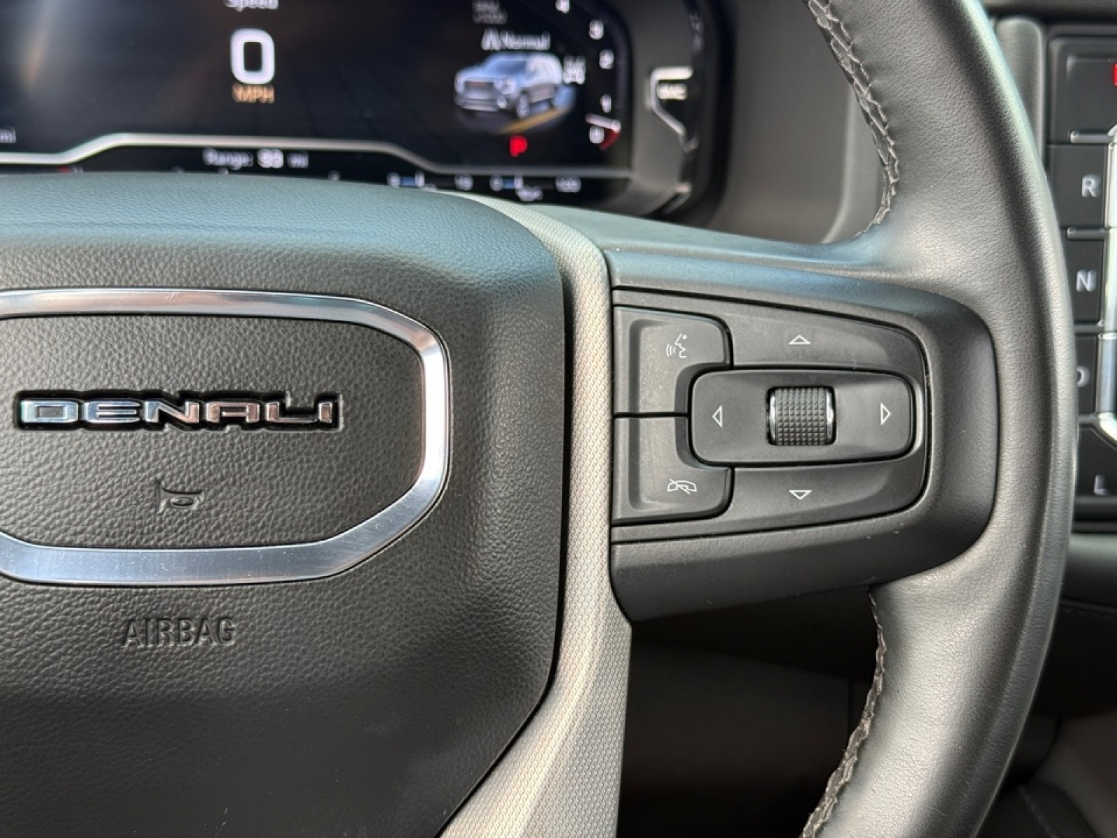 2023 GMC Yukon 4WD Denali, 39800, Photo