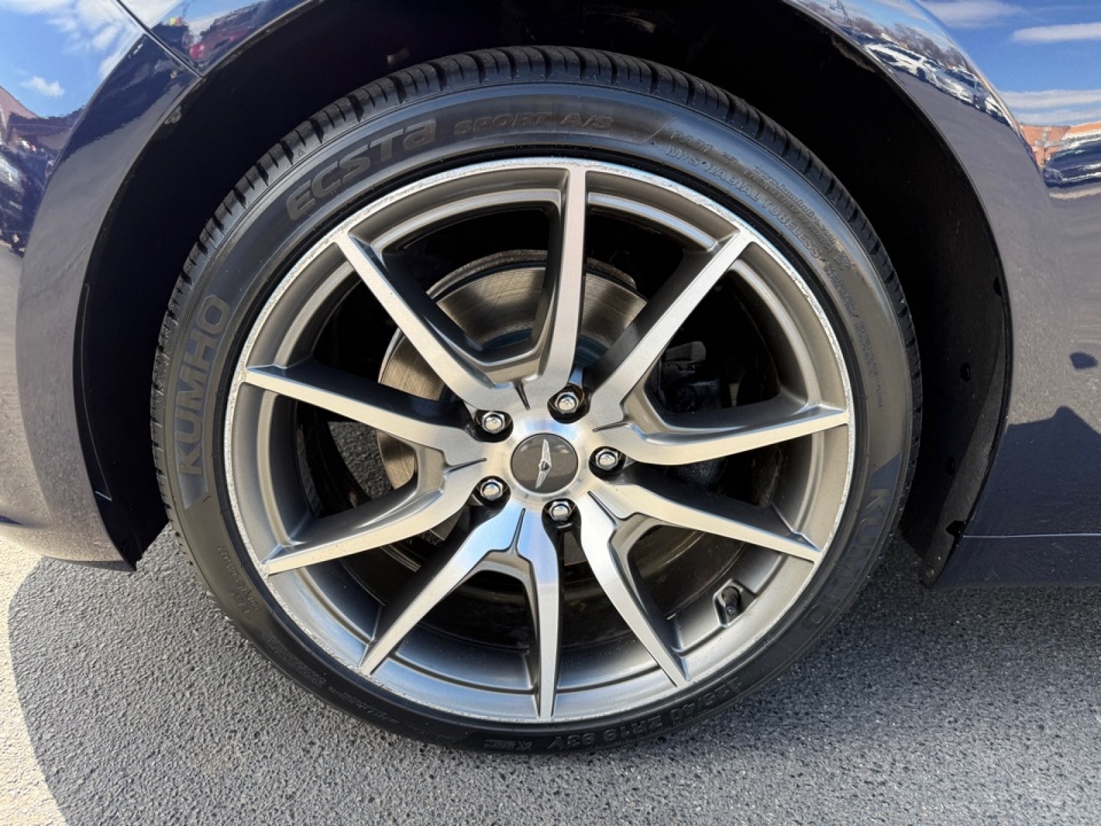 2023 Genesis G70 2.0T AWD, 39698, Photo