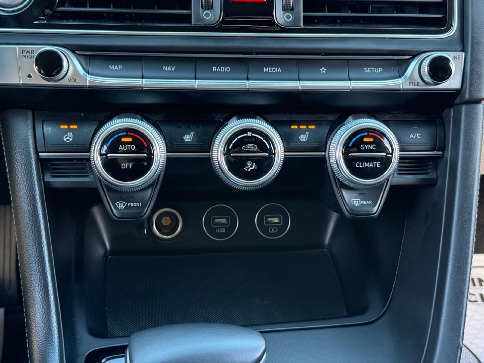 2023 Genesis G70 2.0T AWD, 39698, Photo