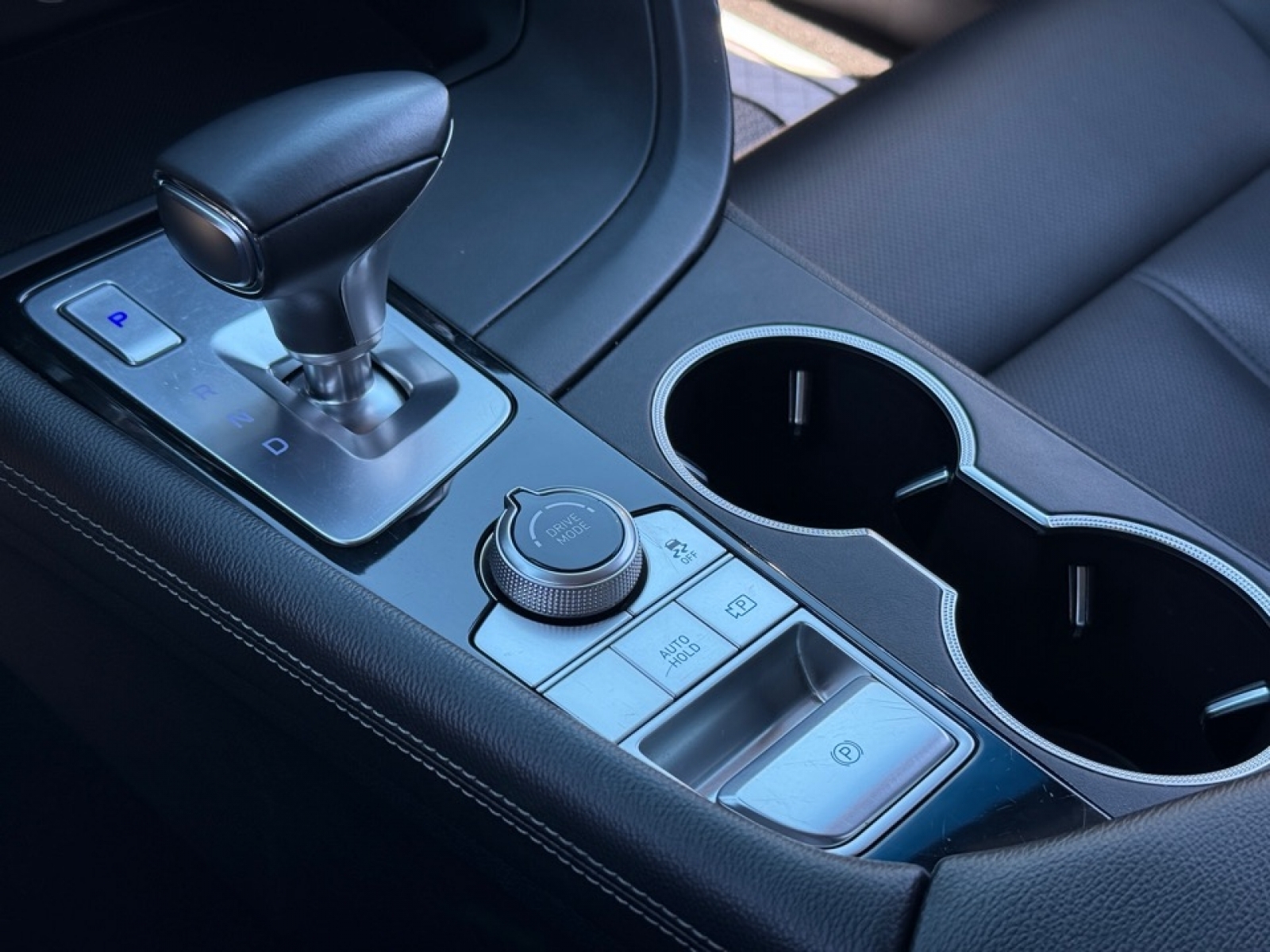 2023 Genesis G70 2.0T AWD, 39698, Photo