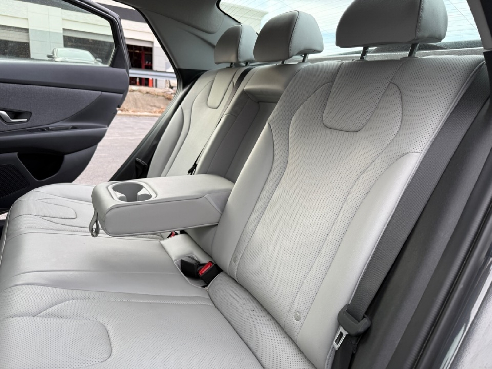 2023 Hyundai Elantra Hybrid Limited, 39245, Photo