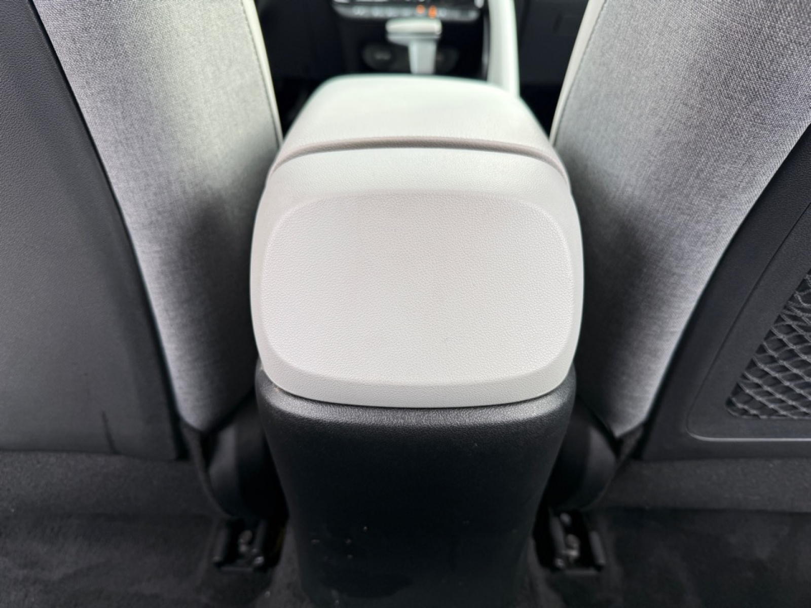 2023 Hyundai Elantra Hybrid Limited, 39245, Photo