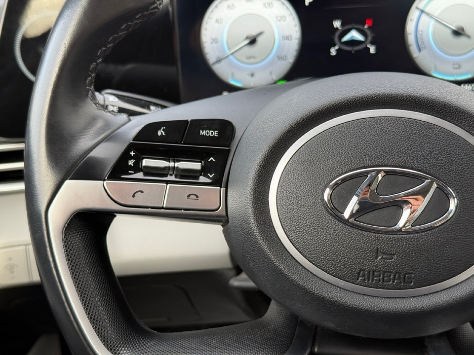 2023 Hyundai Elantra Hybrid Limited, 39245, Photo