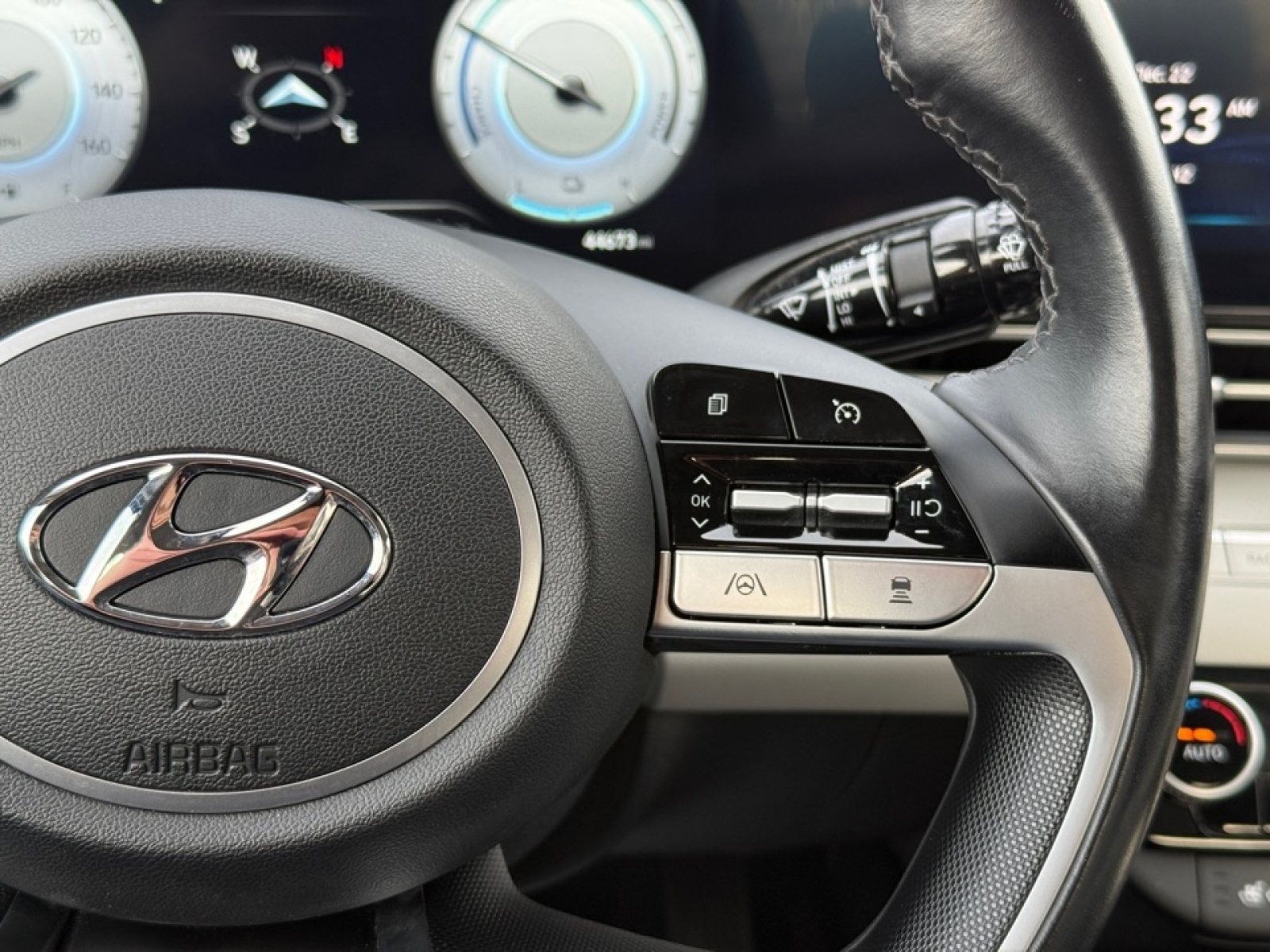 2023 Hyundai Elantra Hybrid Limited, 39245, Photo