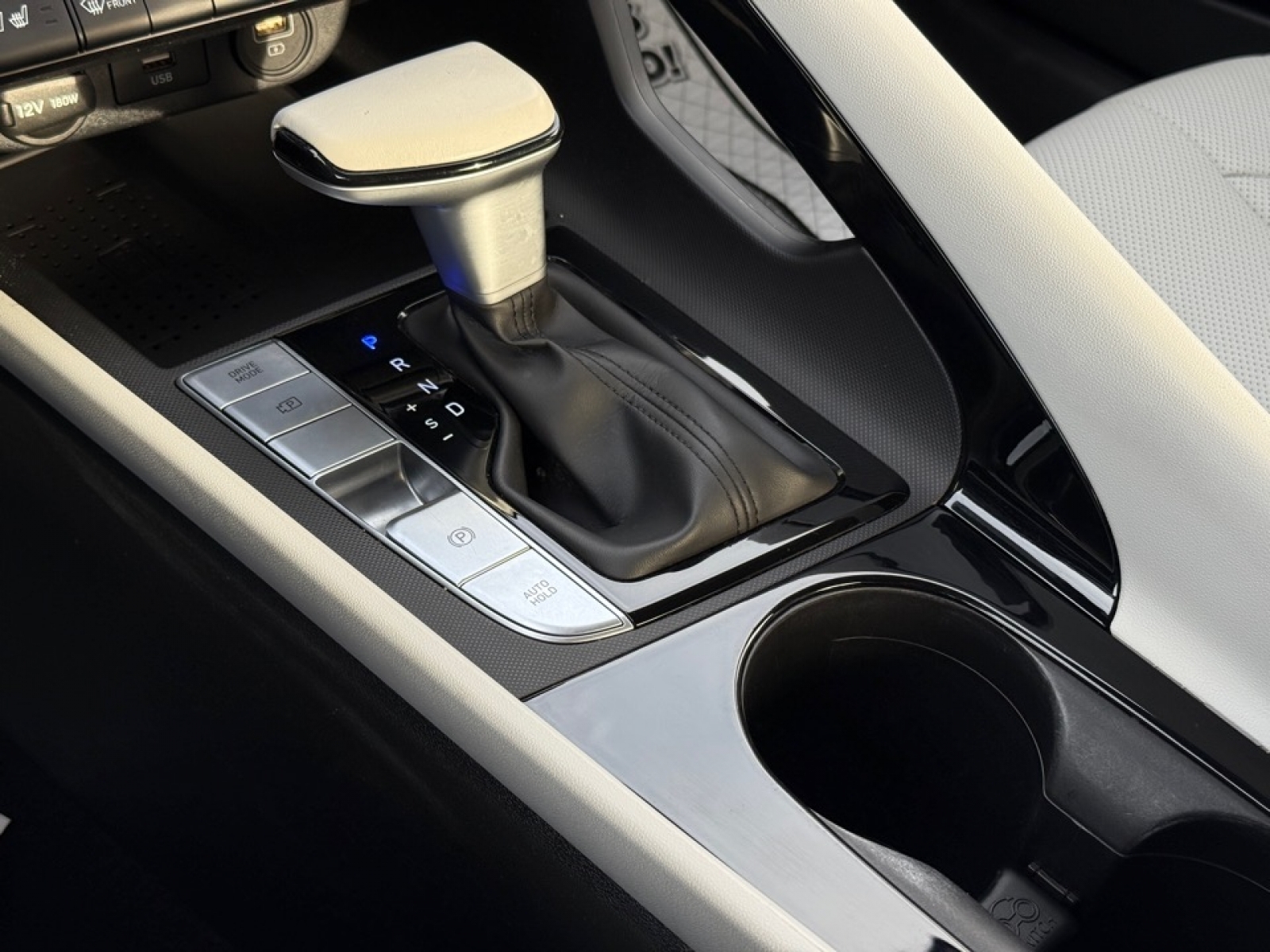 2023 Hyundai Elantra Hybrid Limited, 39245, Photo