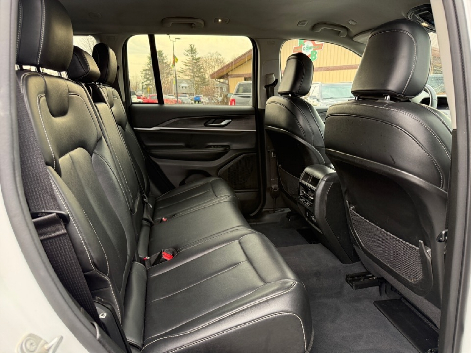 2023 Jeep Grand Cherokee Limited 4x4, 39689, Photo