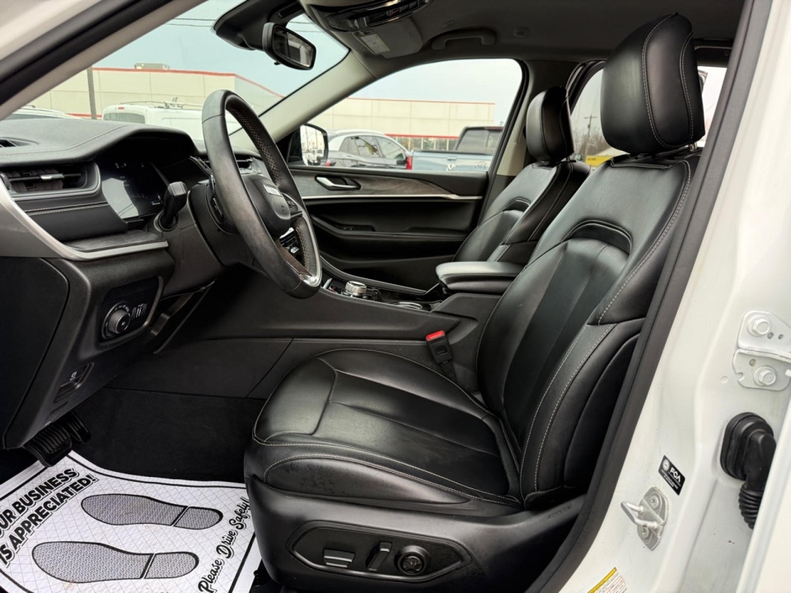 2023 Jeep Grand Cherokee Limited 4x4, 39689, Photo