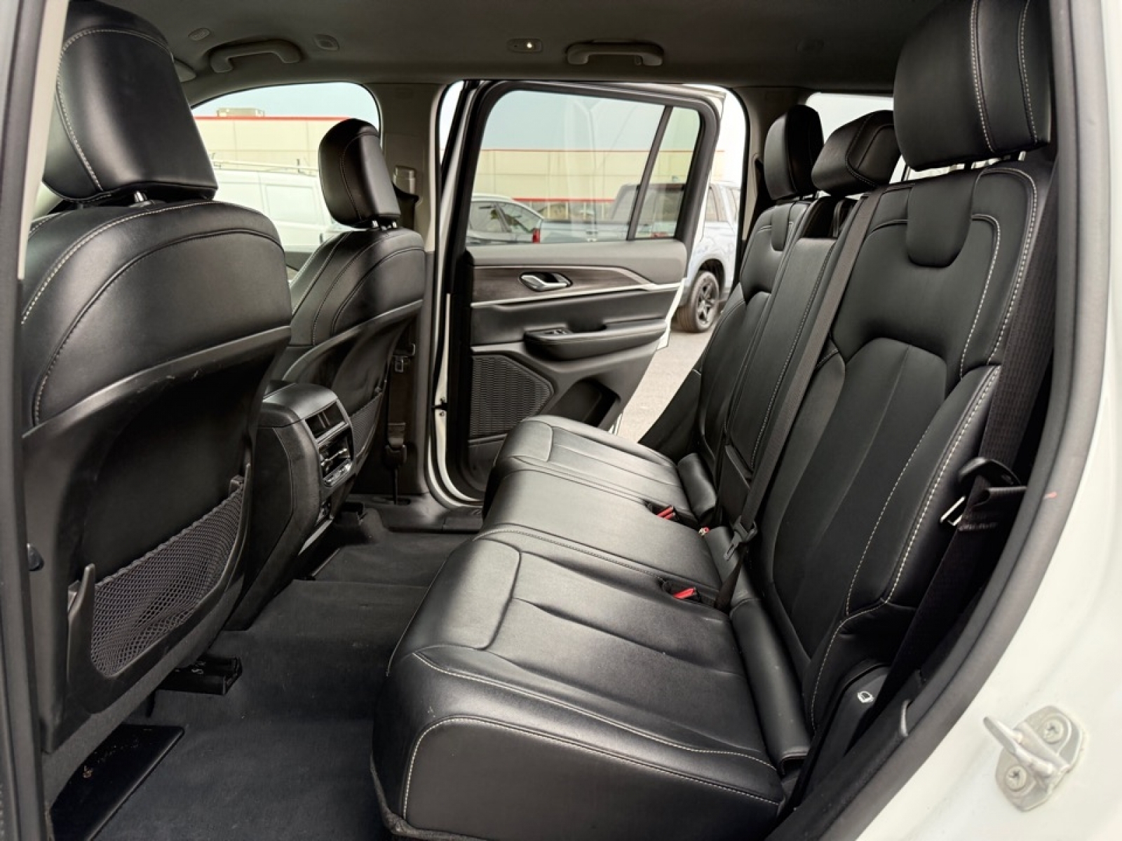 2023 Jeep Grand Cherokee Limited 4x4, 39689, Photo