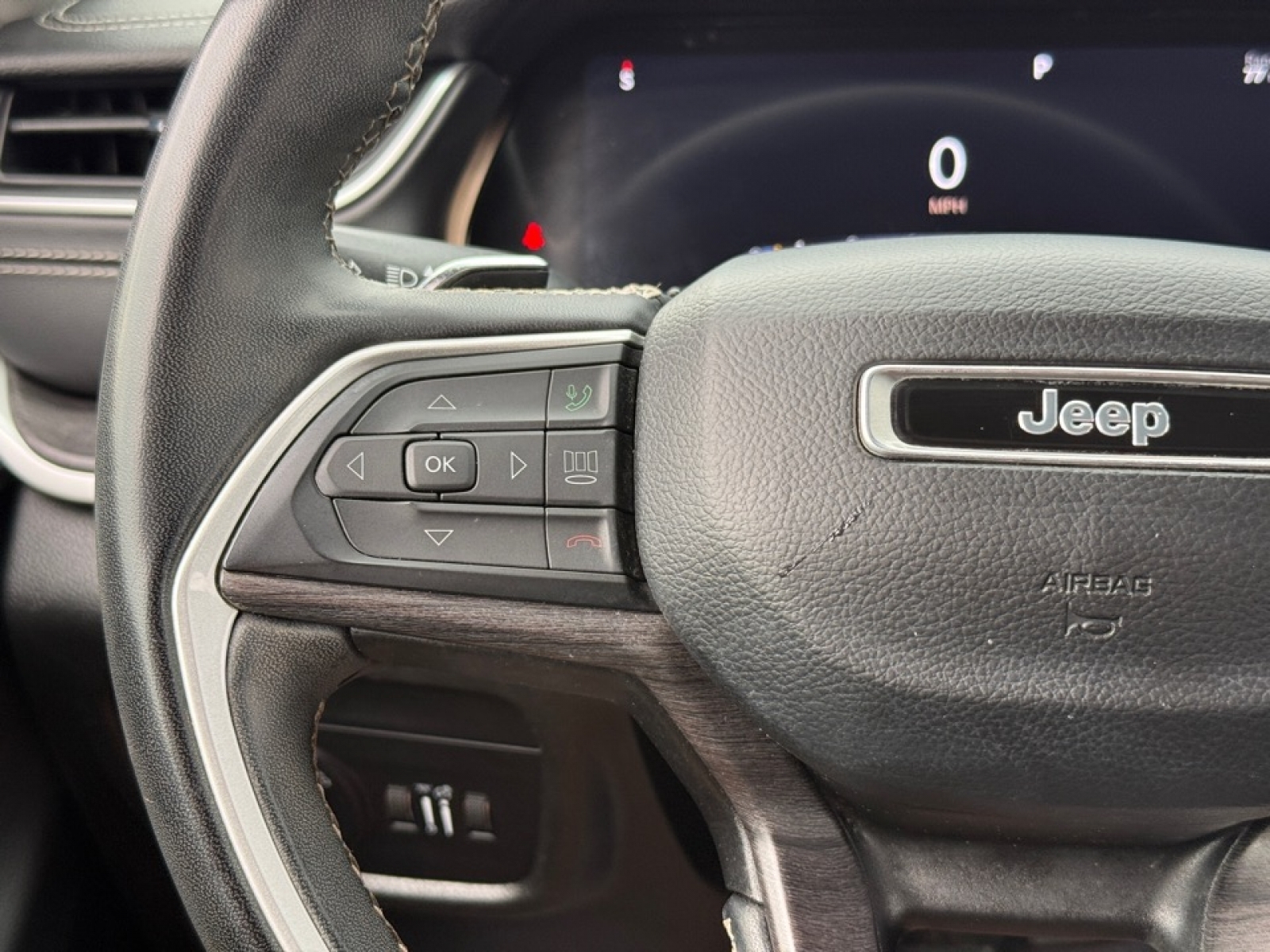 2023 Jeep Grand Cherokee Limited 4x4, 39689, Photo