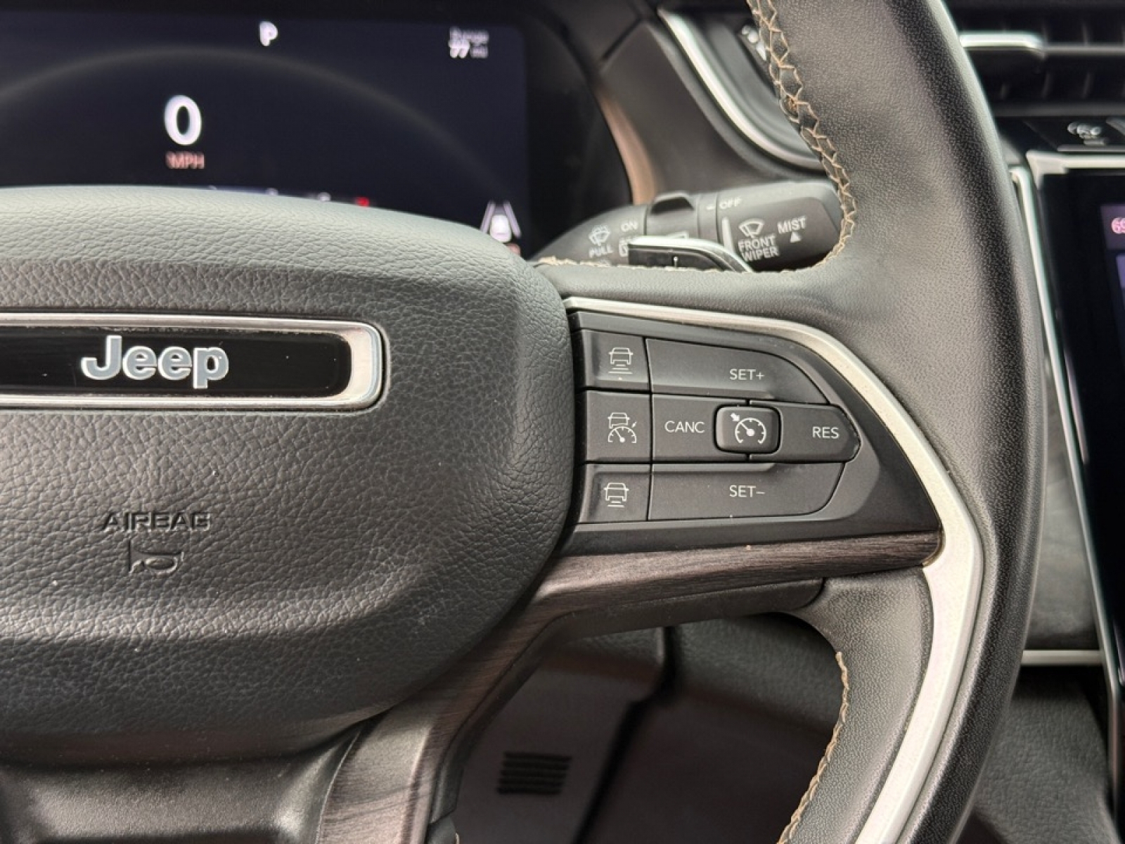 2023 Jeep Grand Cherokee Limited 4x4, 39689, Photo