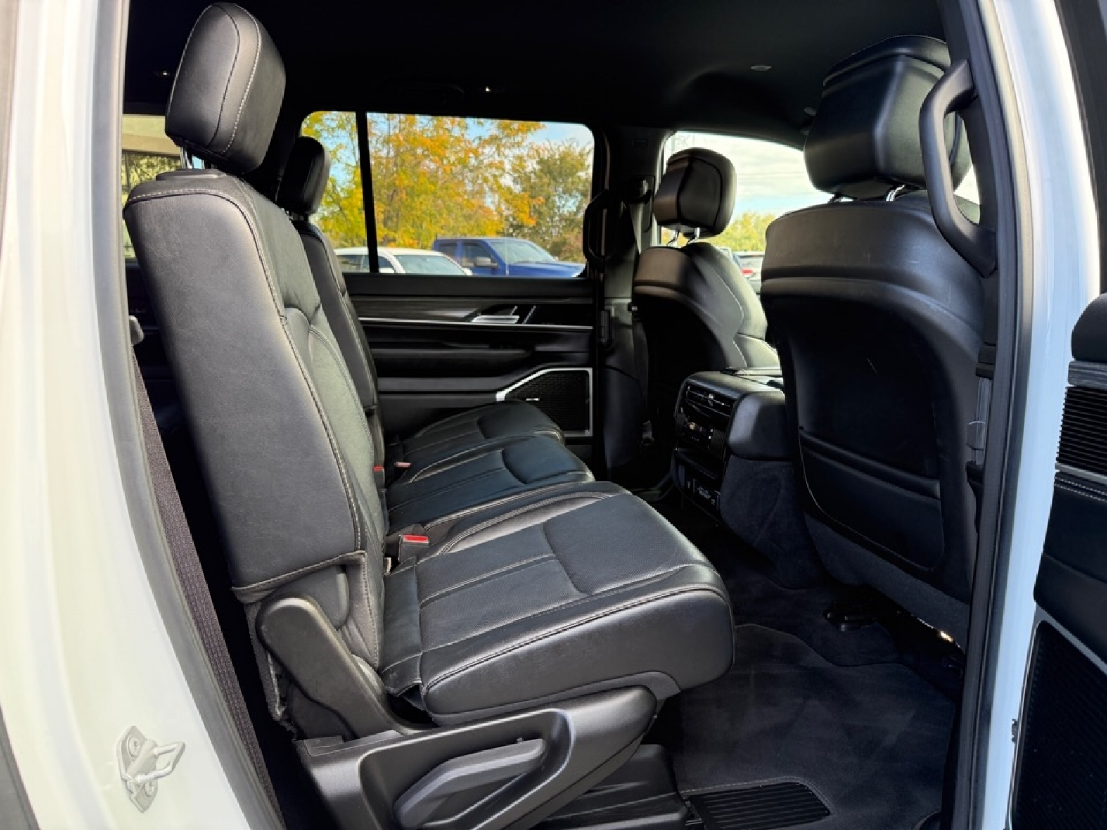 2023 Jeep Wagoneer L Series III 4x4, 39095, Photo