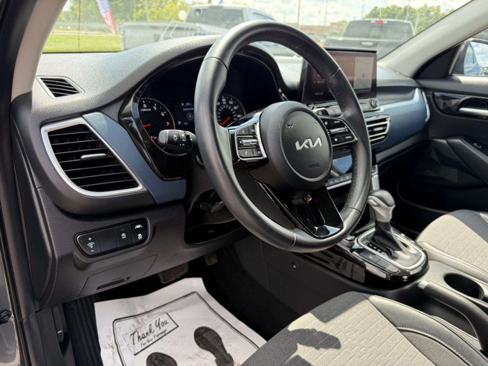 2023 Kia Seltos S photo 11