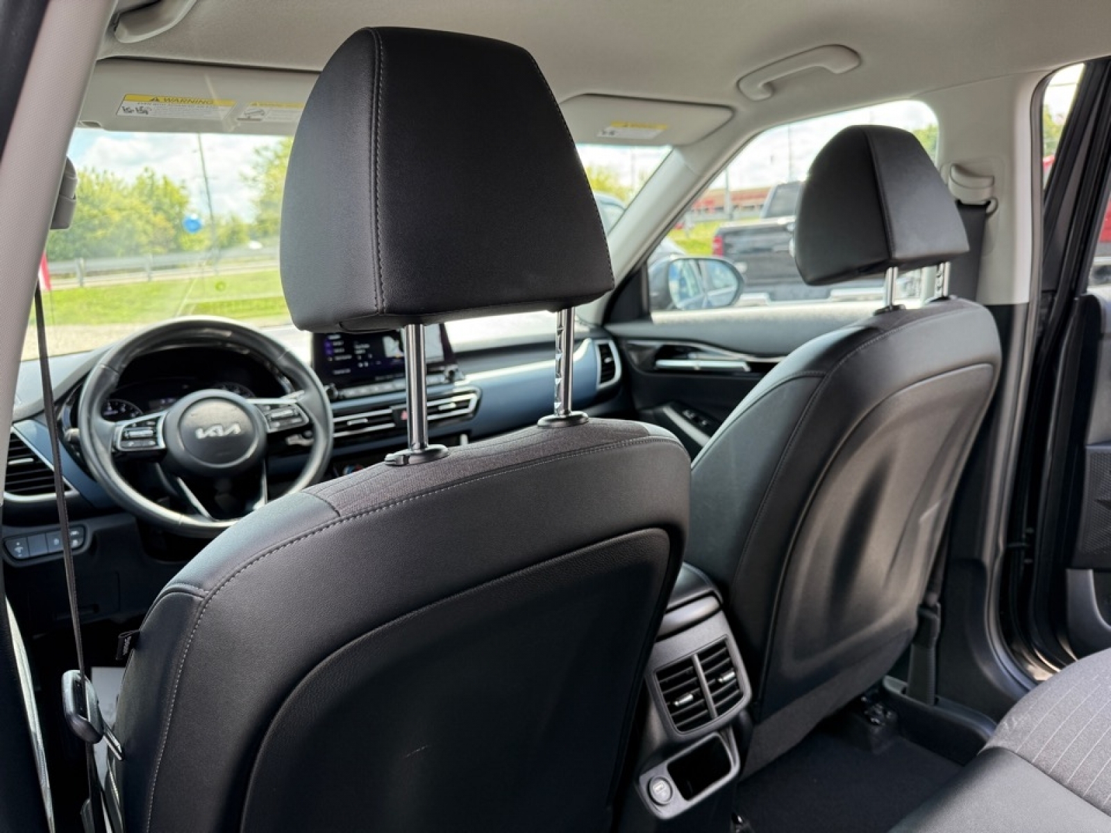 2023 Kia Seltos S photo 16