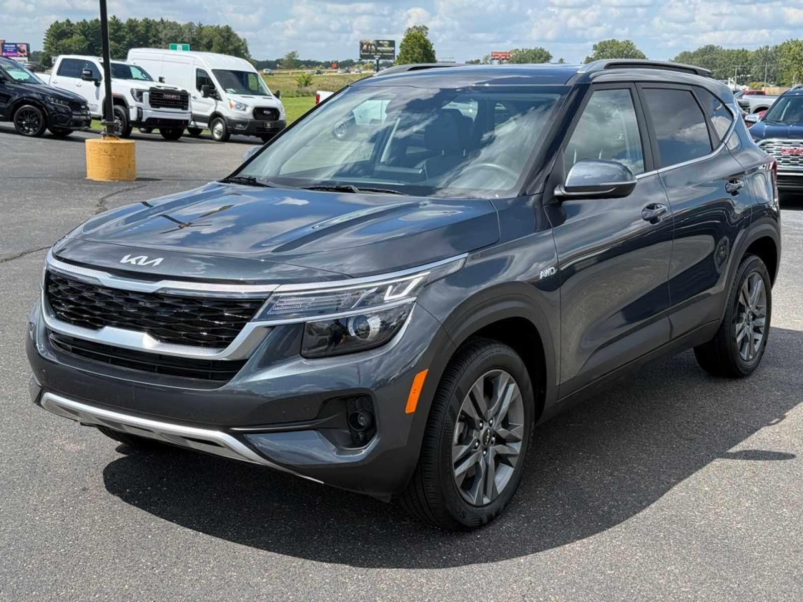 2023 Kia Seltos S photo 2